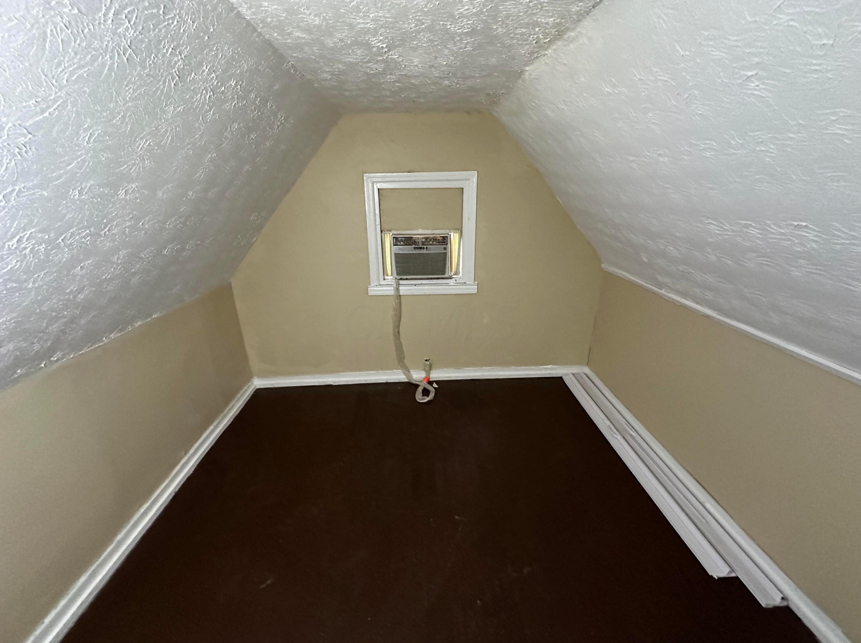 309 Whitethorne Ave, Columbus OH  43223-1173 exterior