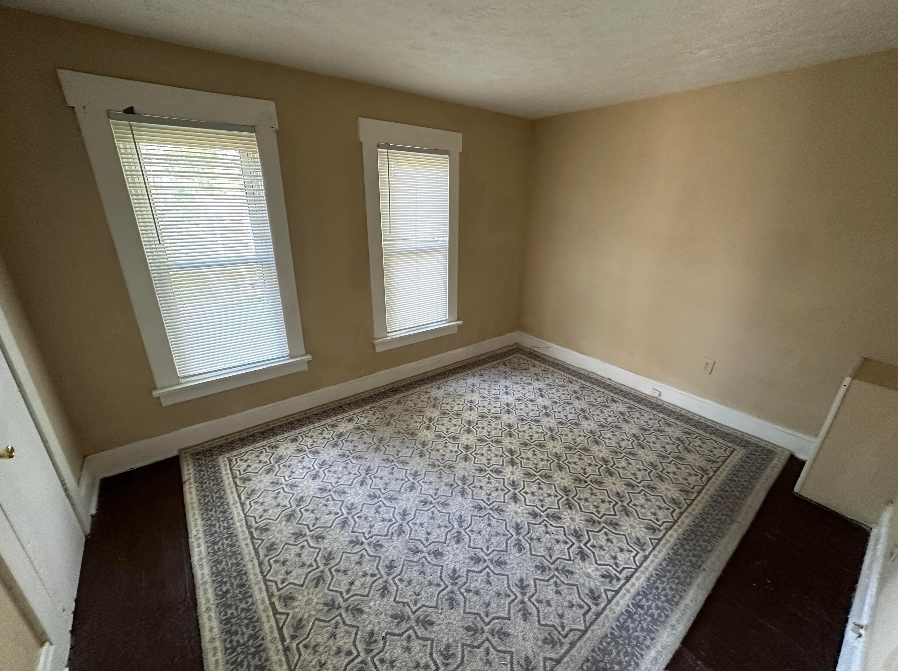 309 Whitethorne Ave, Columbus OH  43223-1173 exterior