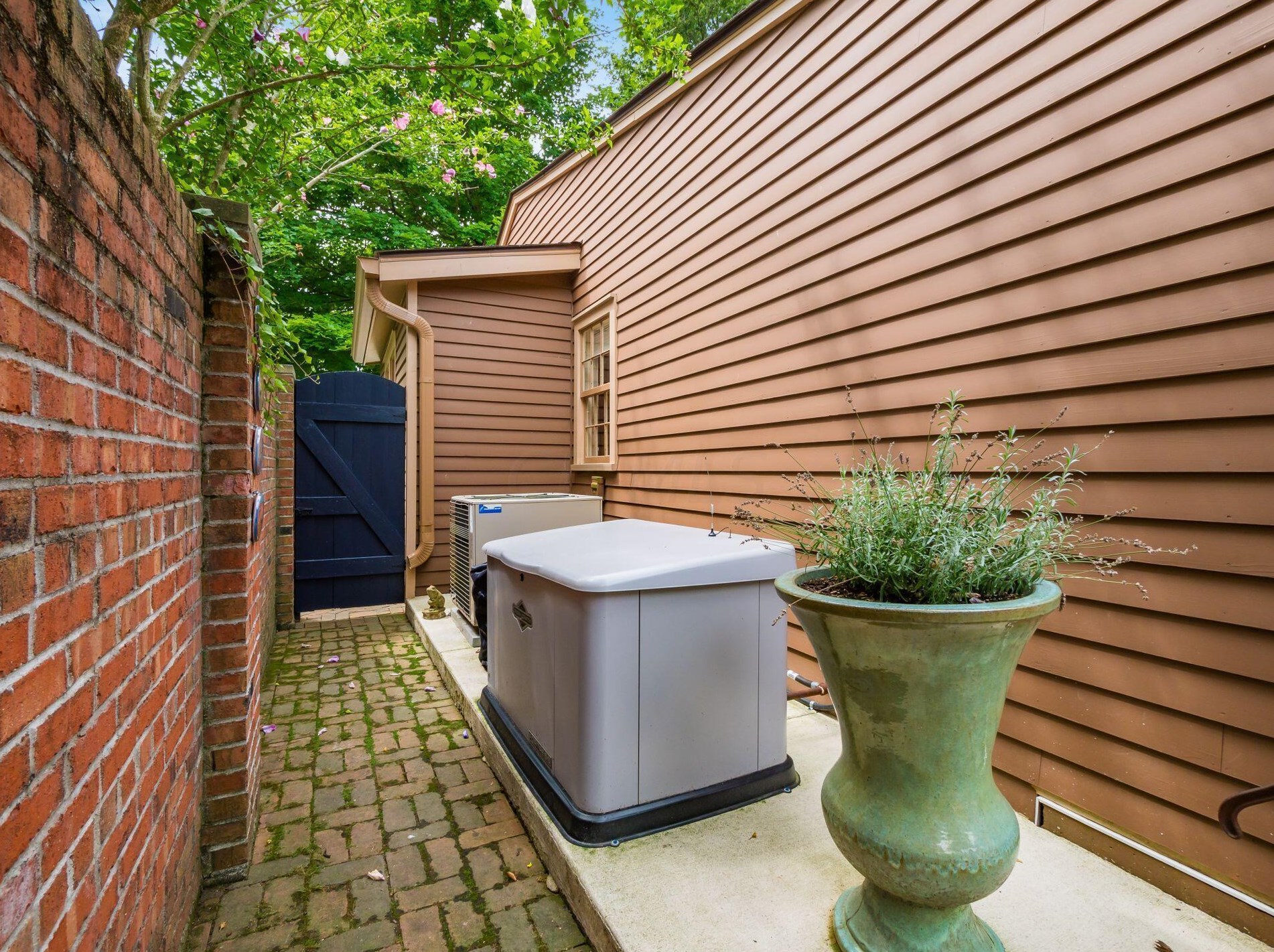 236 Elm St, Granville OH  43023-1404 exterior