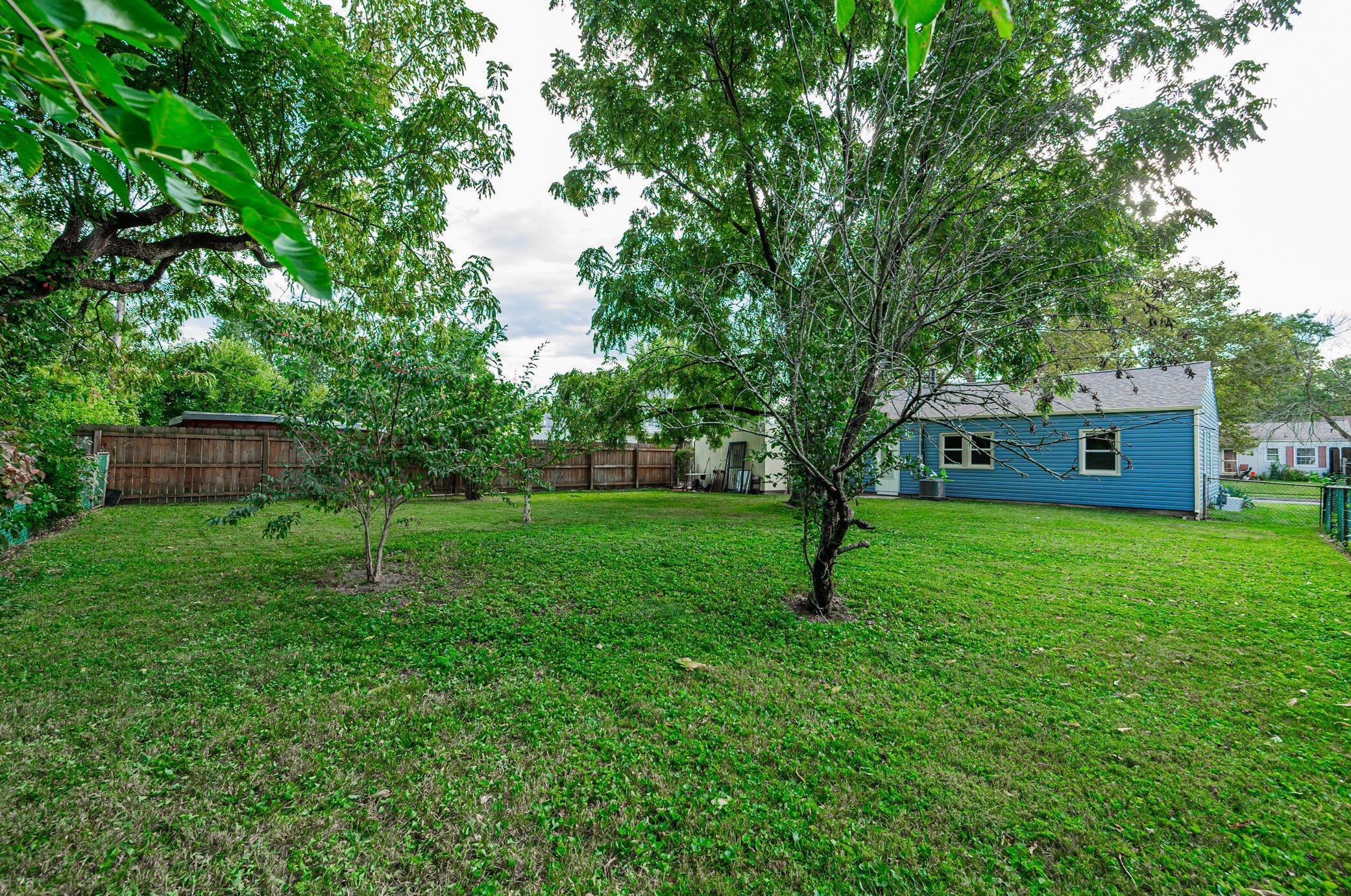 378 Old Village Rd, Columbus OH 43228-1374 exterior