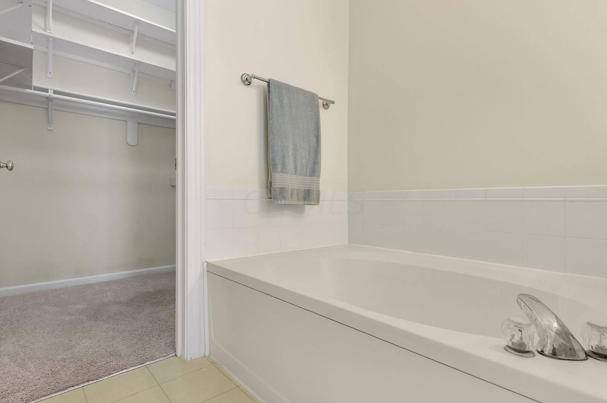 706 Sycamore Turn Ln, Columbus OH exterior