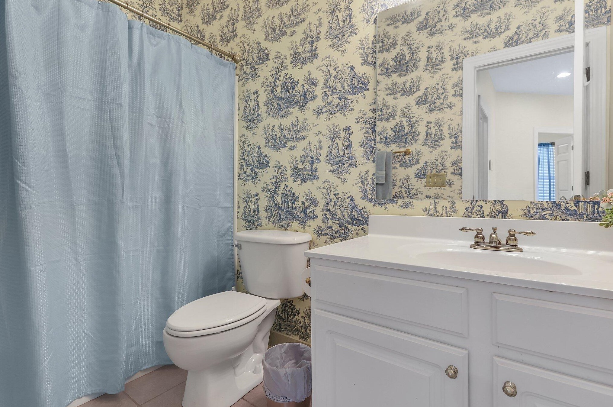 706 Sycamore Turn Ln, Columbus OH exterior