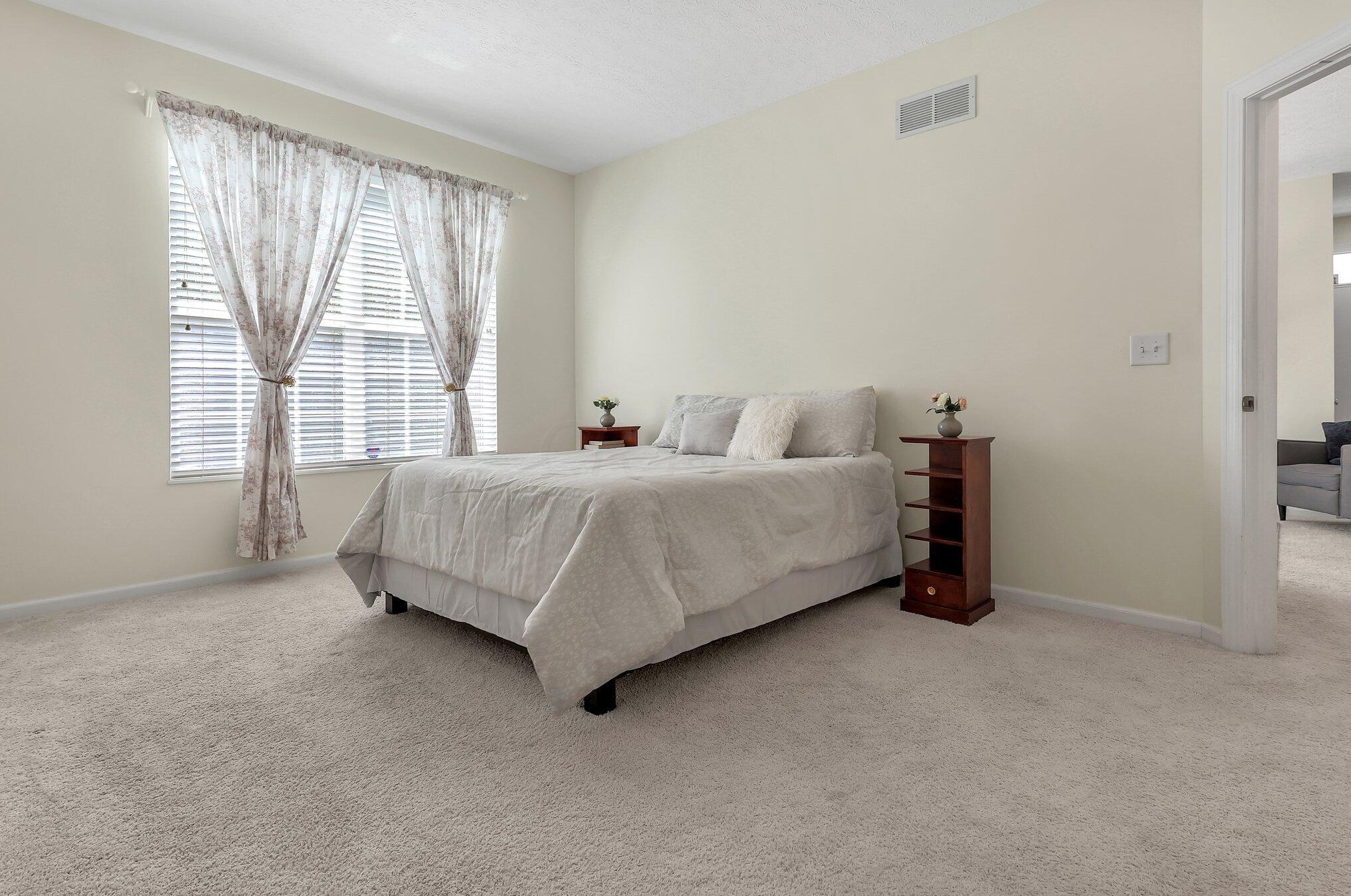 706 Sycamore Turn Ln, Columbus OH exterior