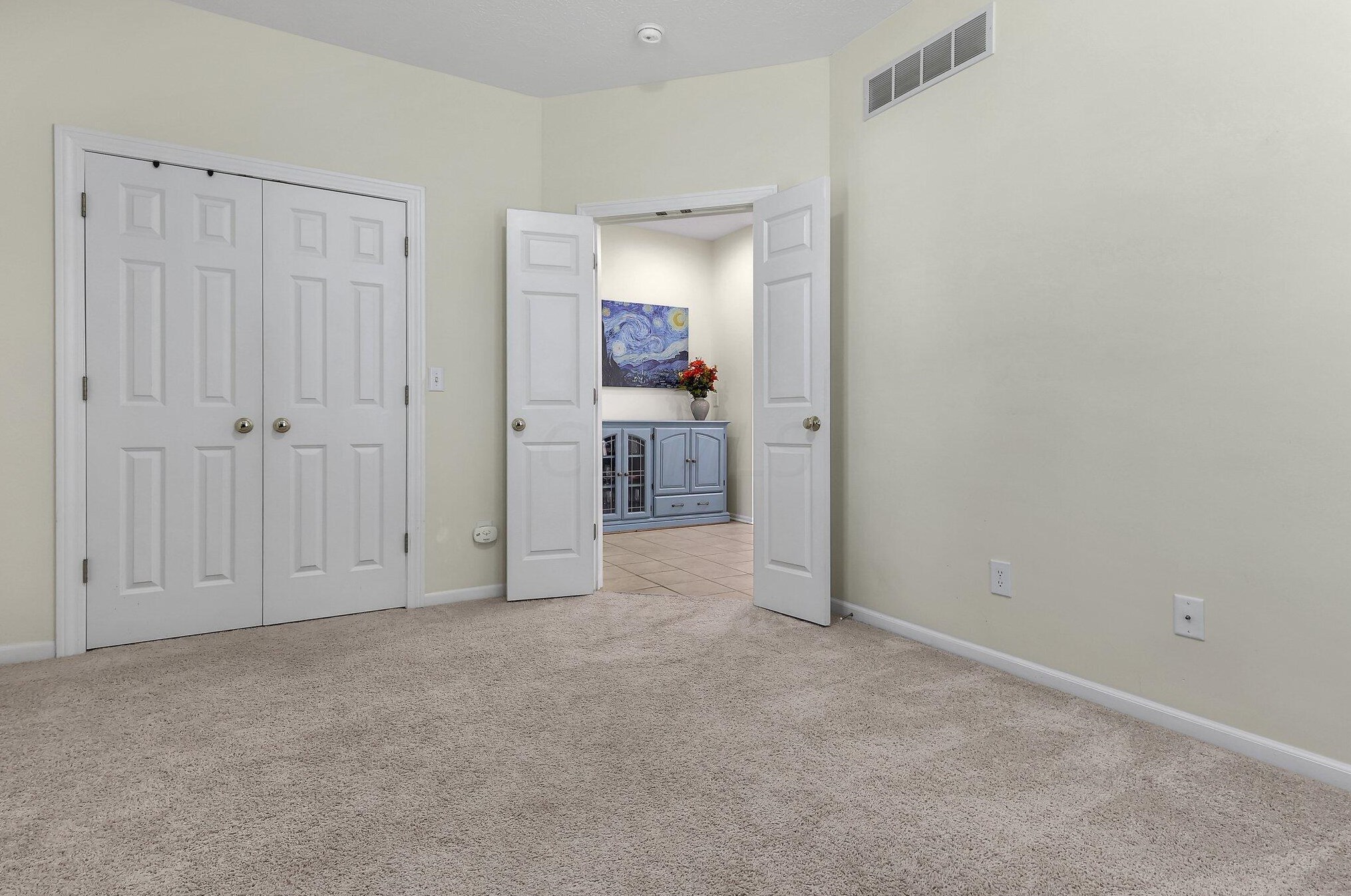 706 Sycamore Turn Ln, Columbus OH exterior