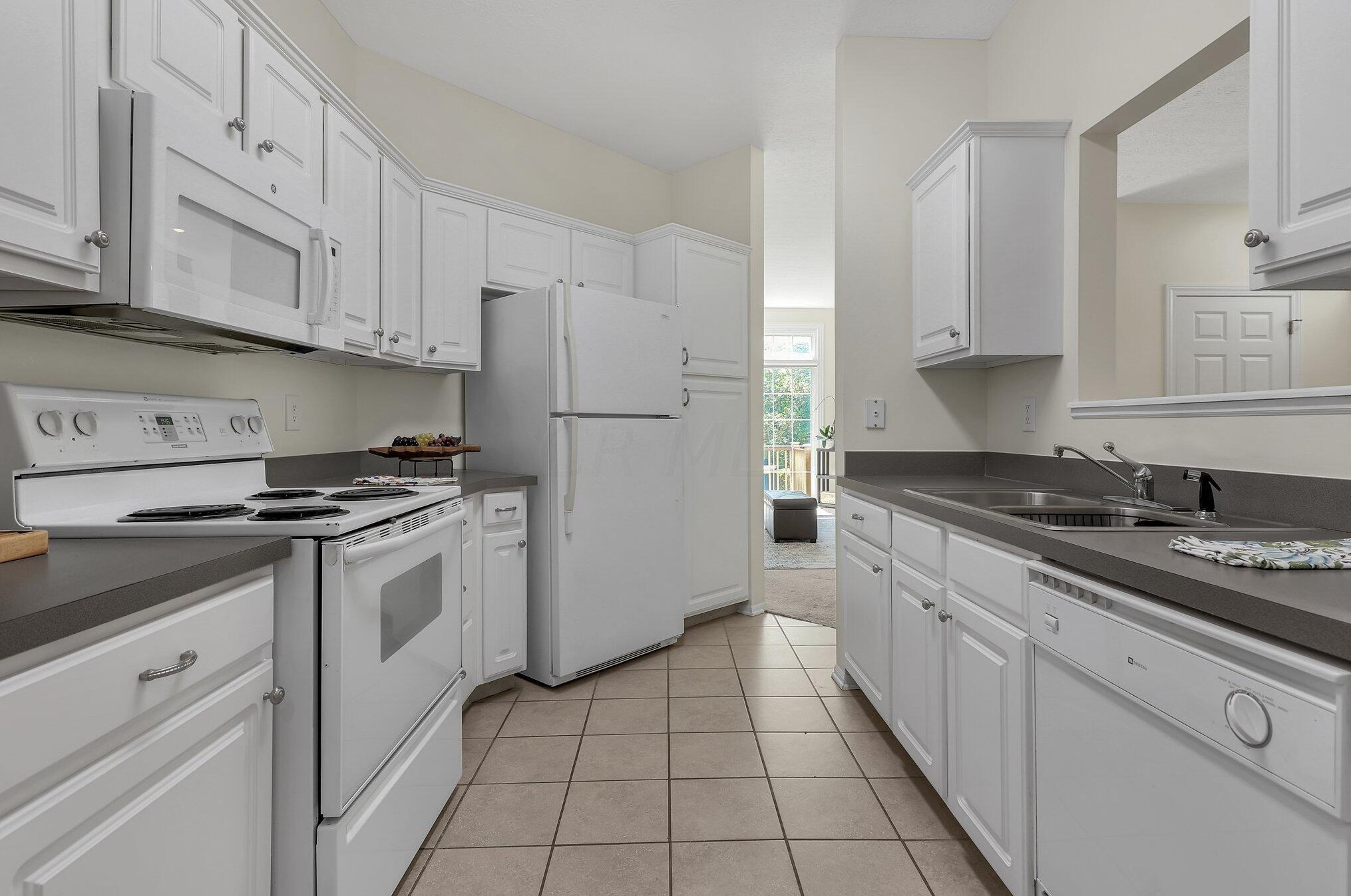 706 Sycamore Turn Ln, Columbus OH exterior