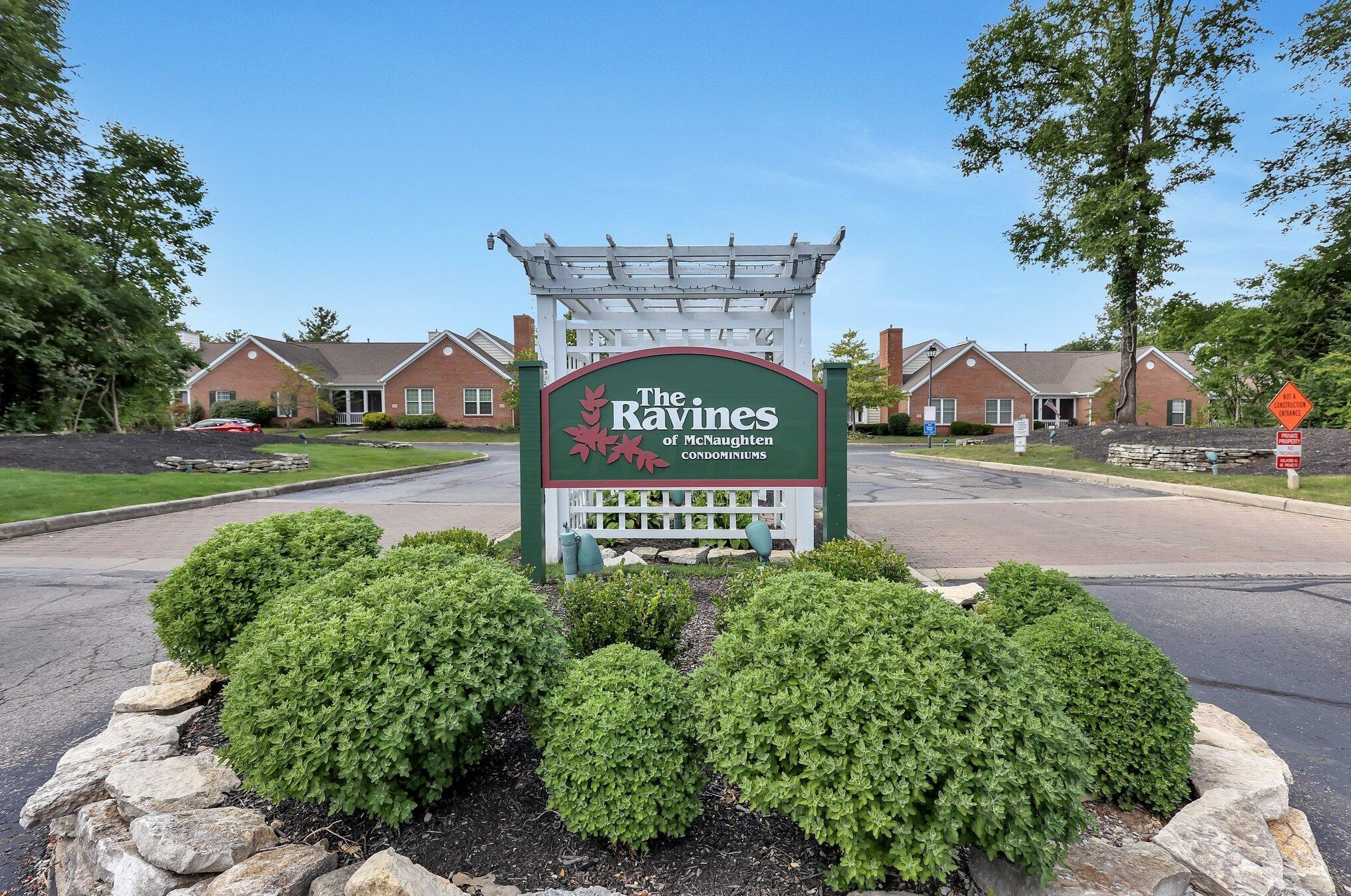 706 Sycamore Turn Ln, Columbus OH exterior