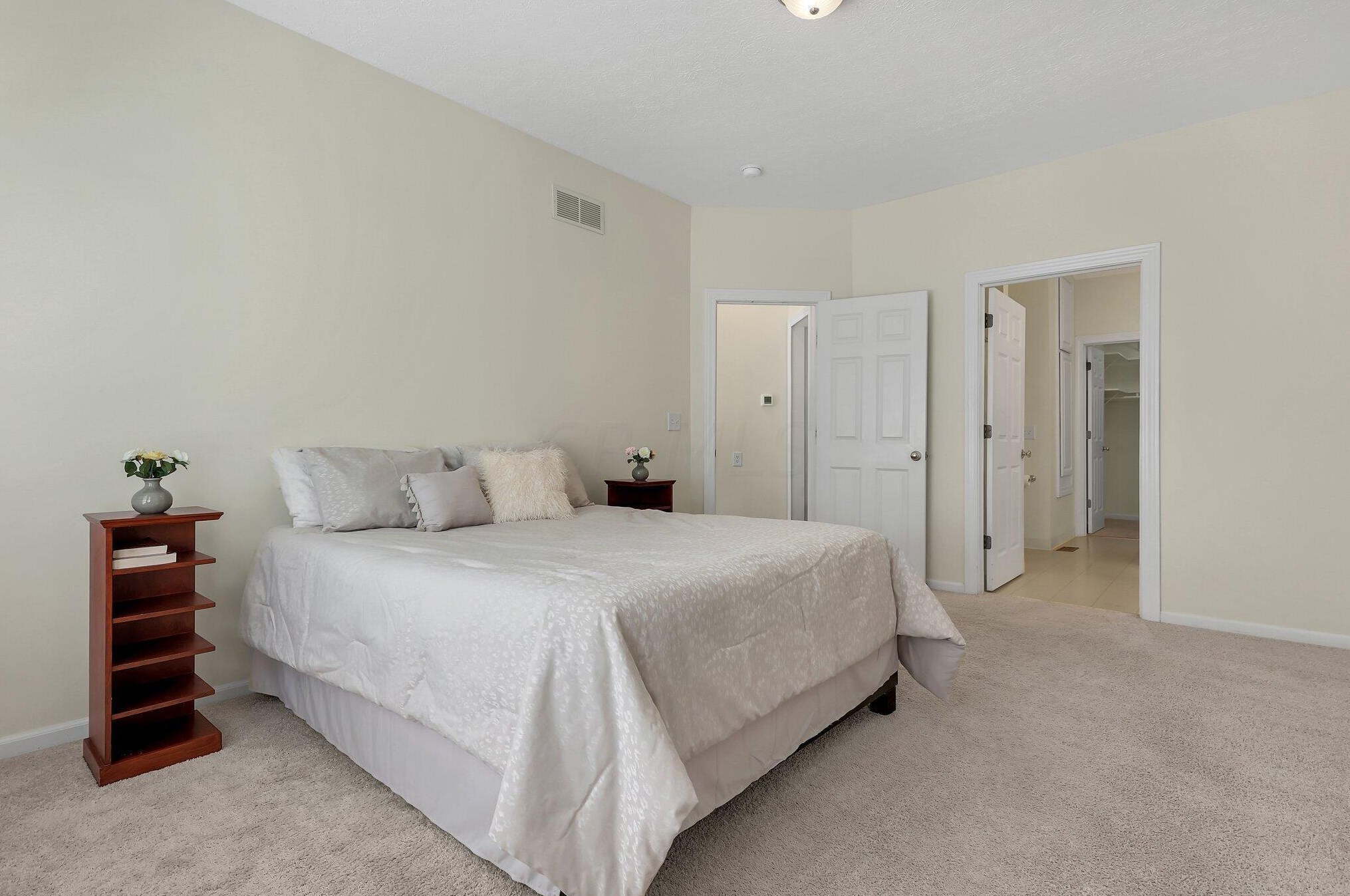 706 Sycamore Turn Ln, Columbus OH exterior