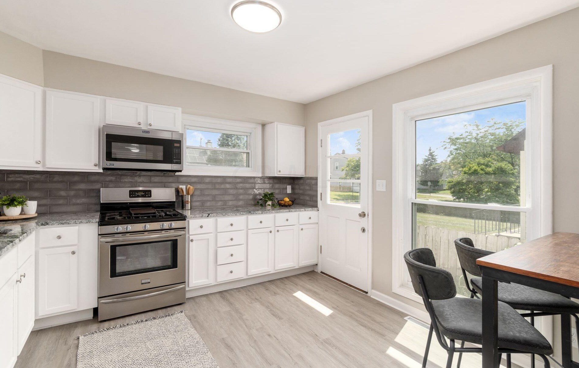 985 Bernhard Rd, Columbus OH 43227-1229 exterior