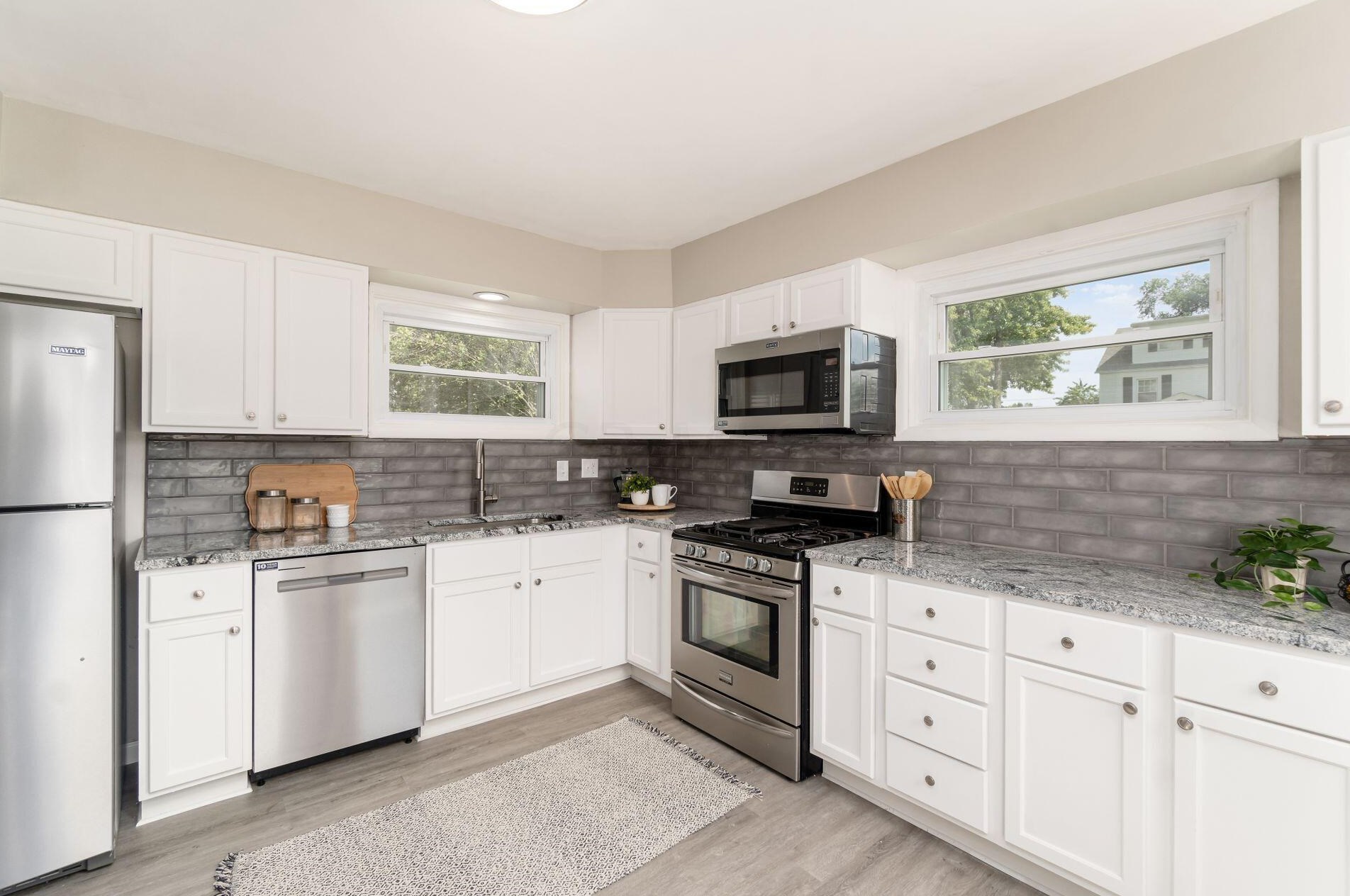 985 Bernhard Rd, Columbus OH 43227-1229 exterior