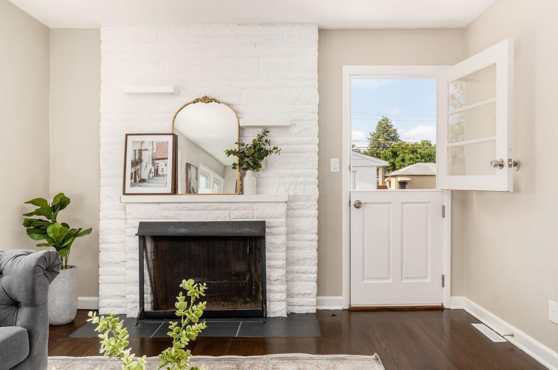 985 Bernhard Rd, Columbus OH 43227-1229 exterior