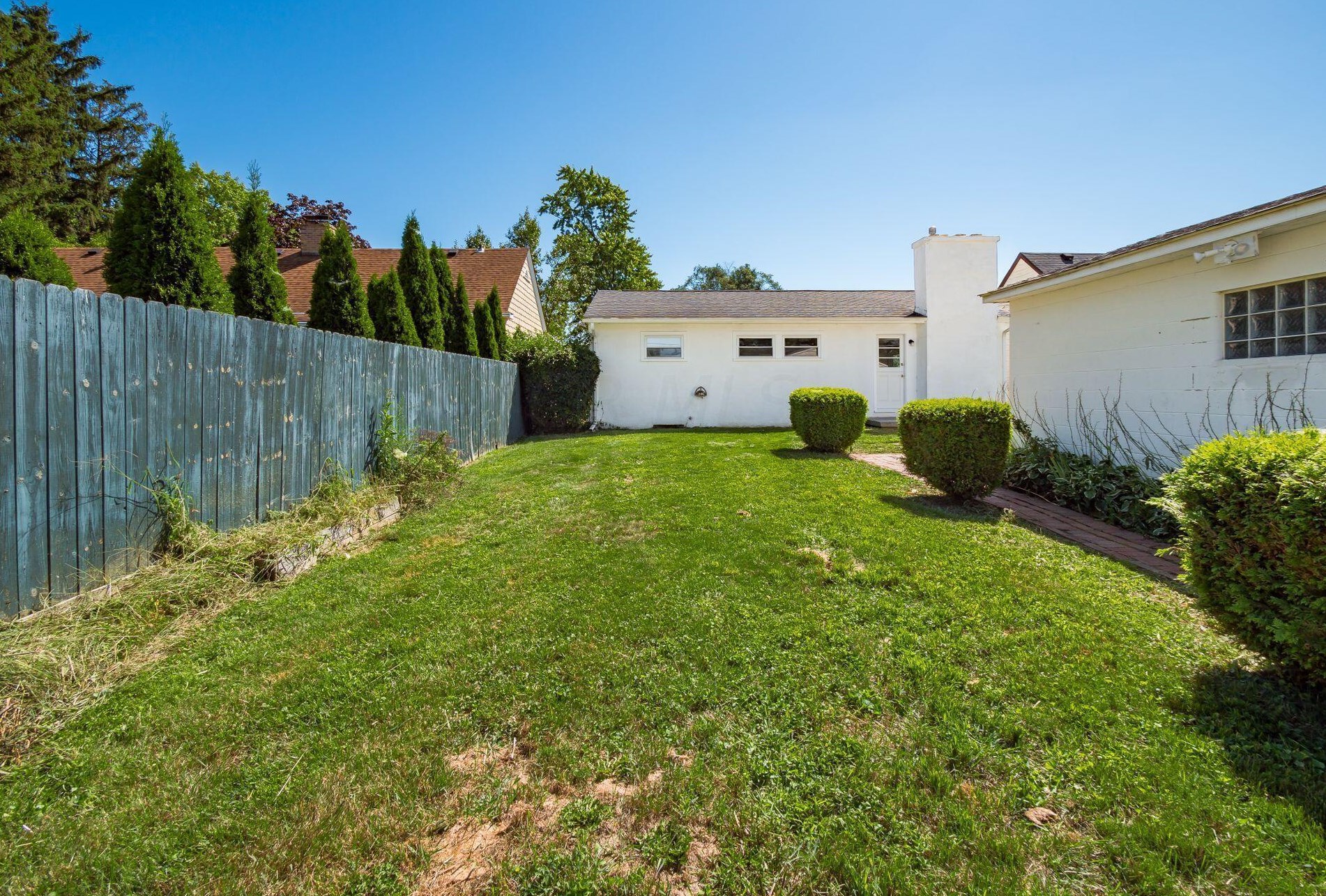 985 Bernhard Rd, Columbus OH 43227-1229 exterior