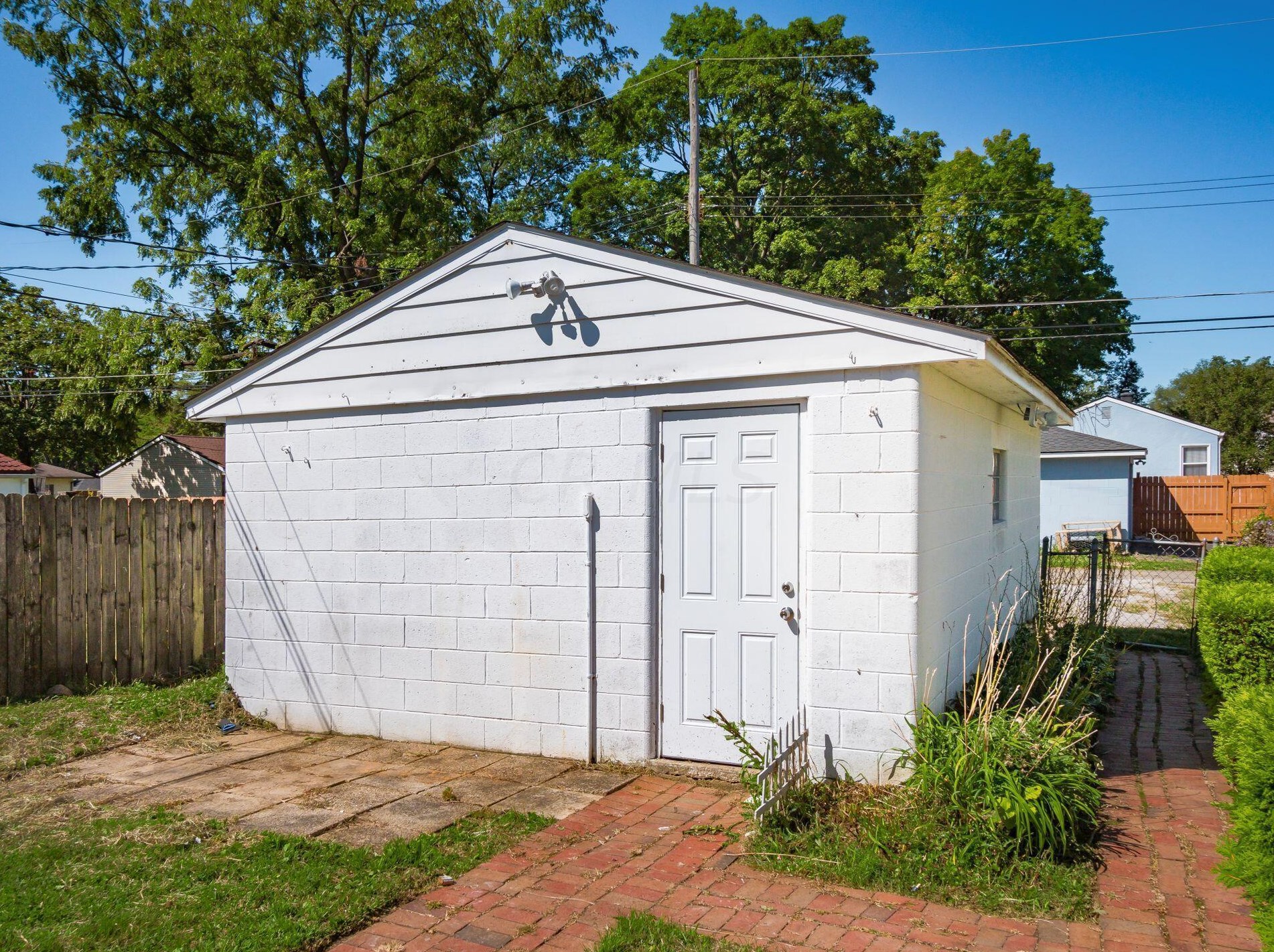 985 Bernhard Rd, Columbus OH 43227-1229 exterior