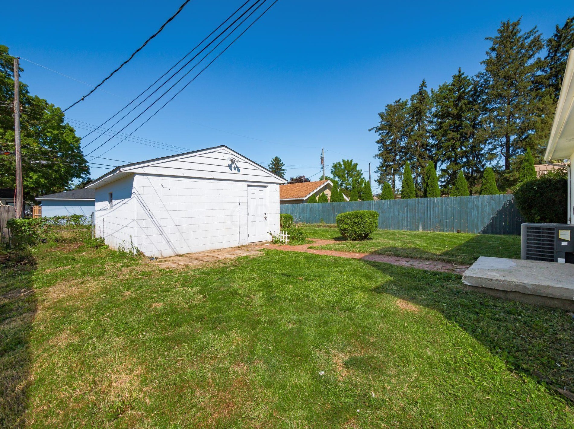 985 Bernhard Rd, Columbus OH 43227-1229 exterior