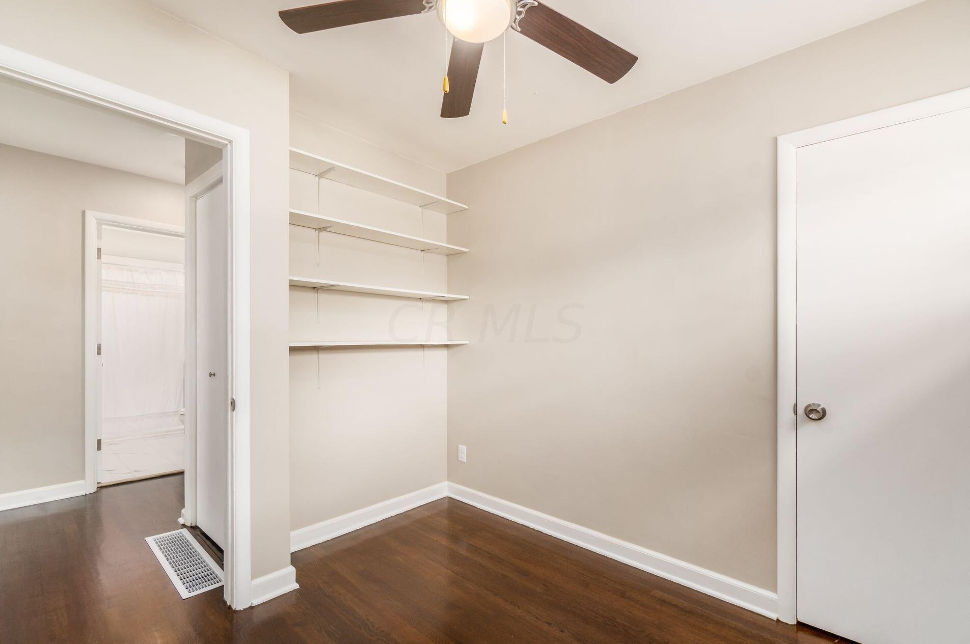 985 Bernhard Rd, Columbus OH 43227-1229 exterior