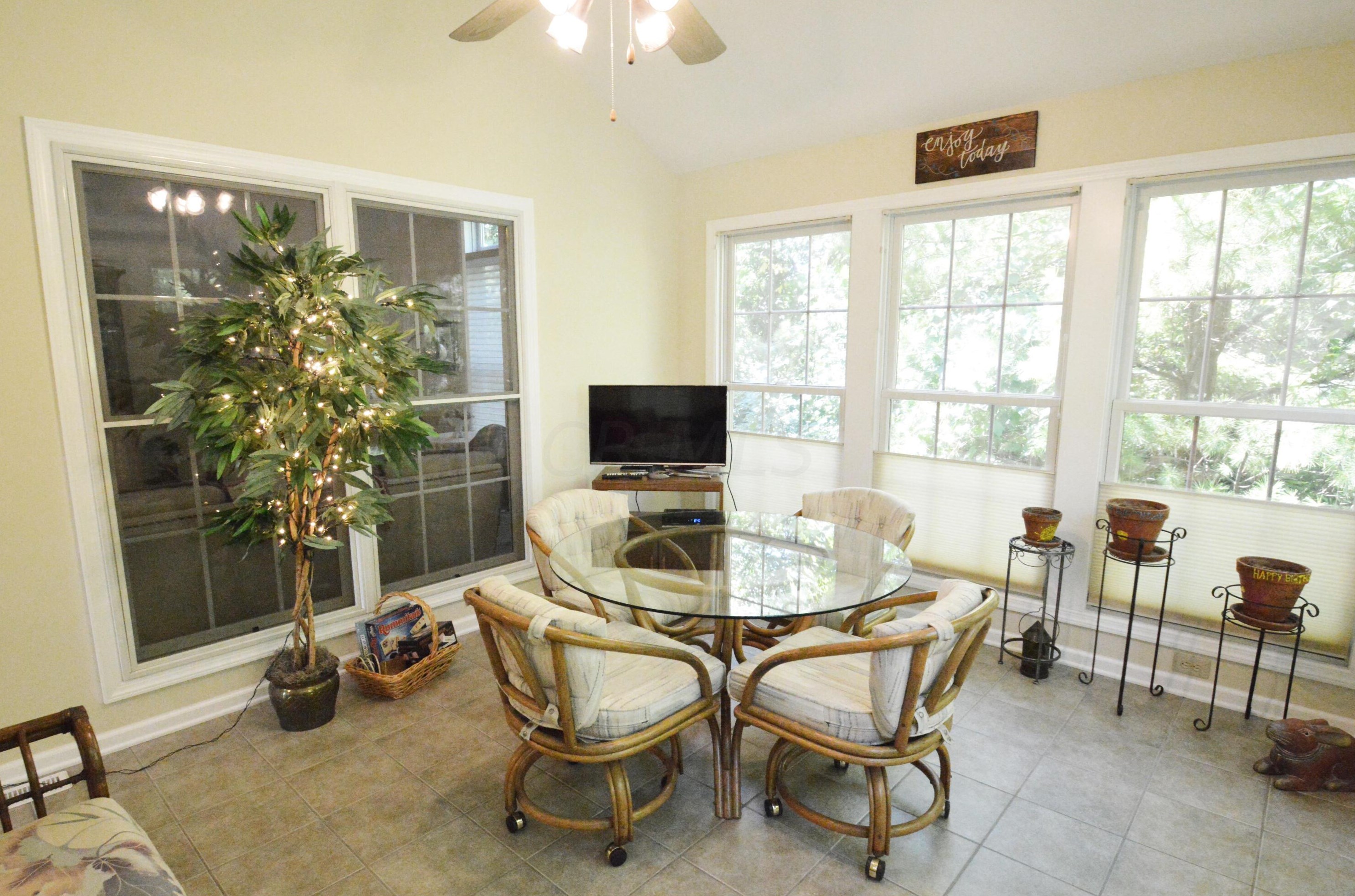 1203 Sanctuary Pl, Columbus OH 43230-8490 exterior