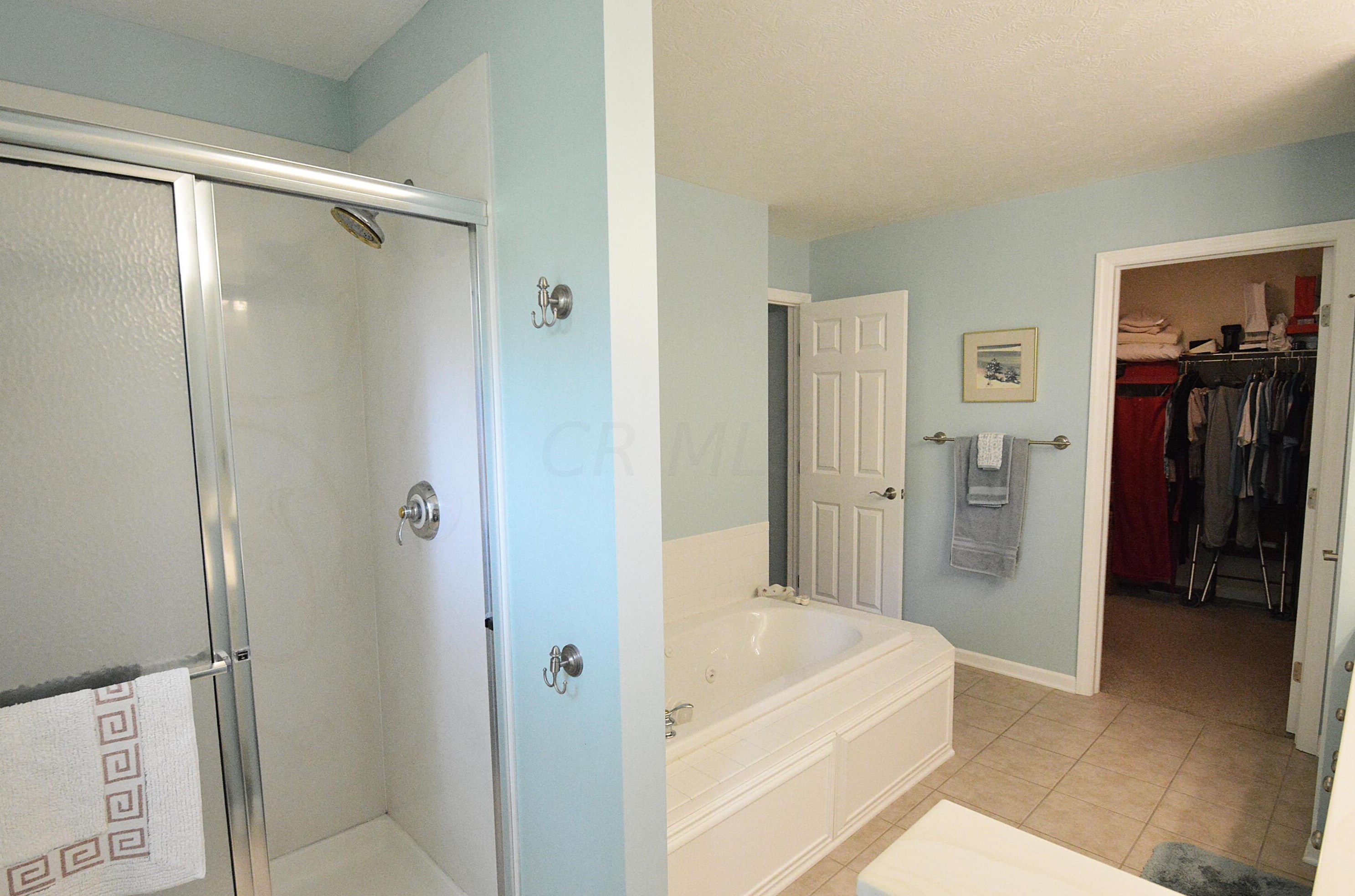 1203 Sanctuary Pl, Columbus OH 43230-8490 exterior