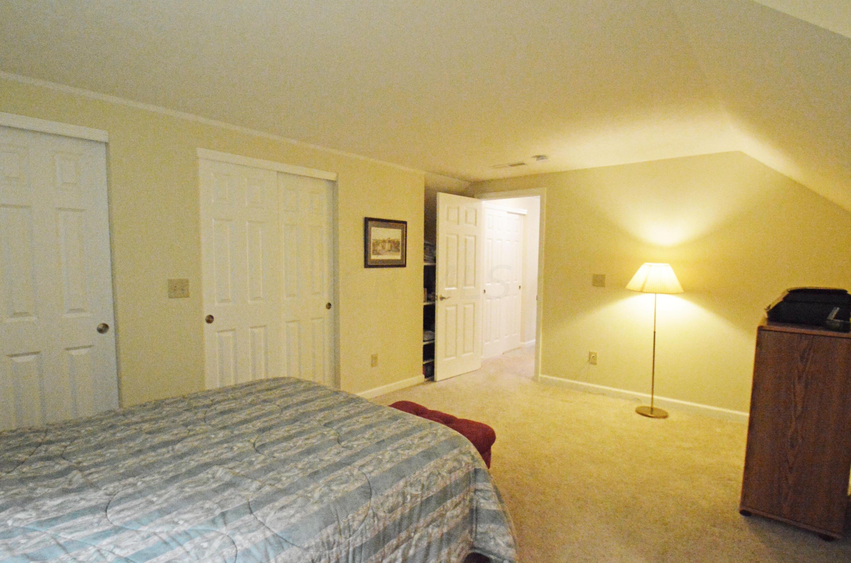 1203 Sanctuary Pl, Columbus OH 43230-8490 exterior