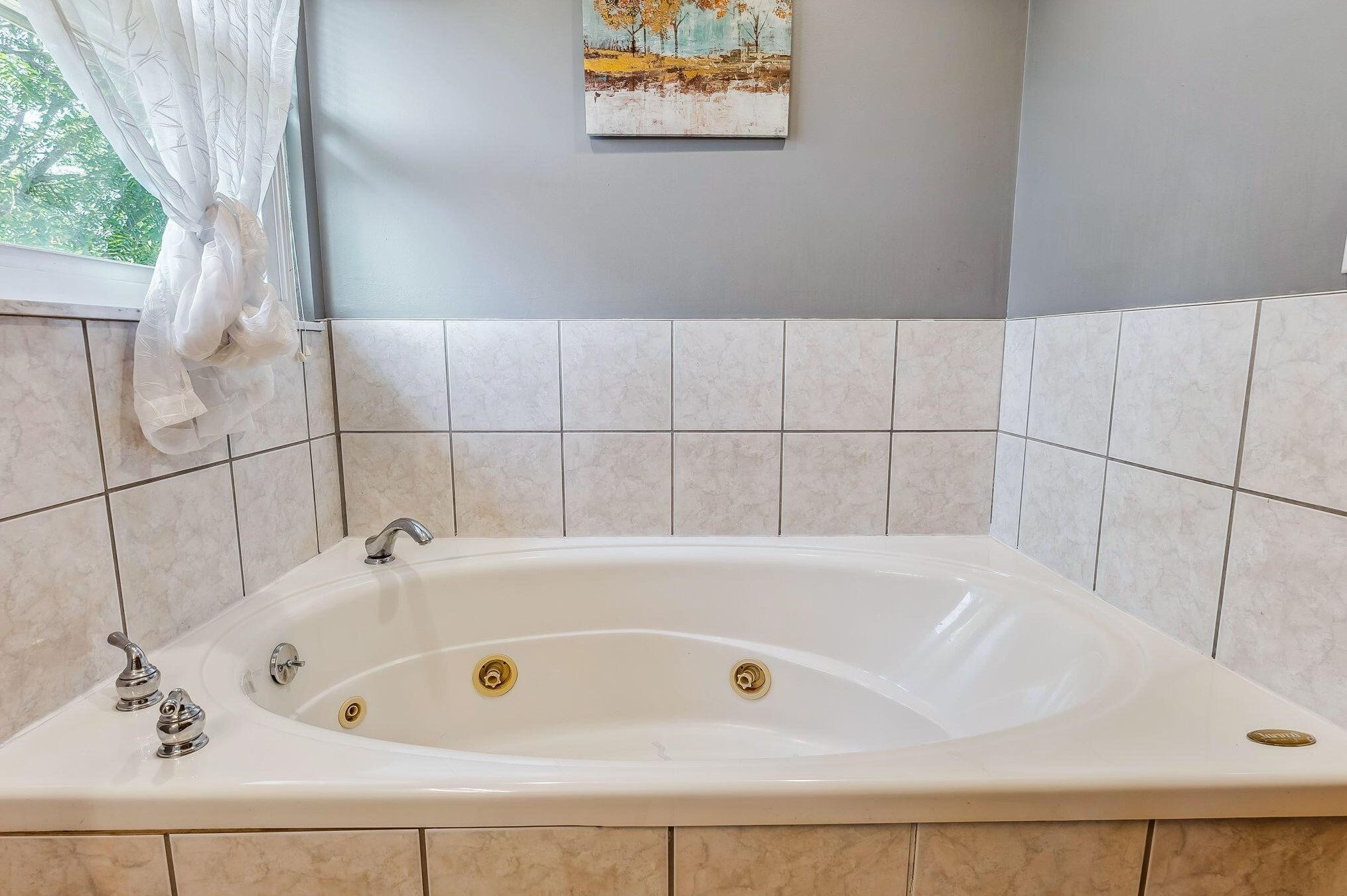 1329 Chesterton Ln, Columbus OH  43229-2619 exterior