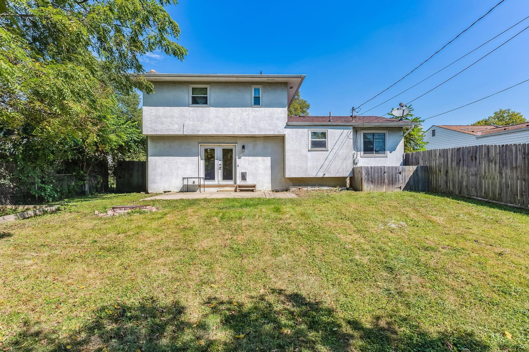 1329 Chesterton Ln, Columbus OH  43229-2619 exterior