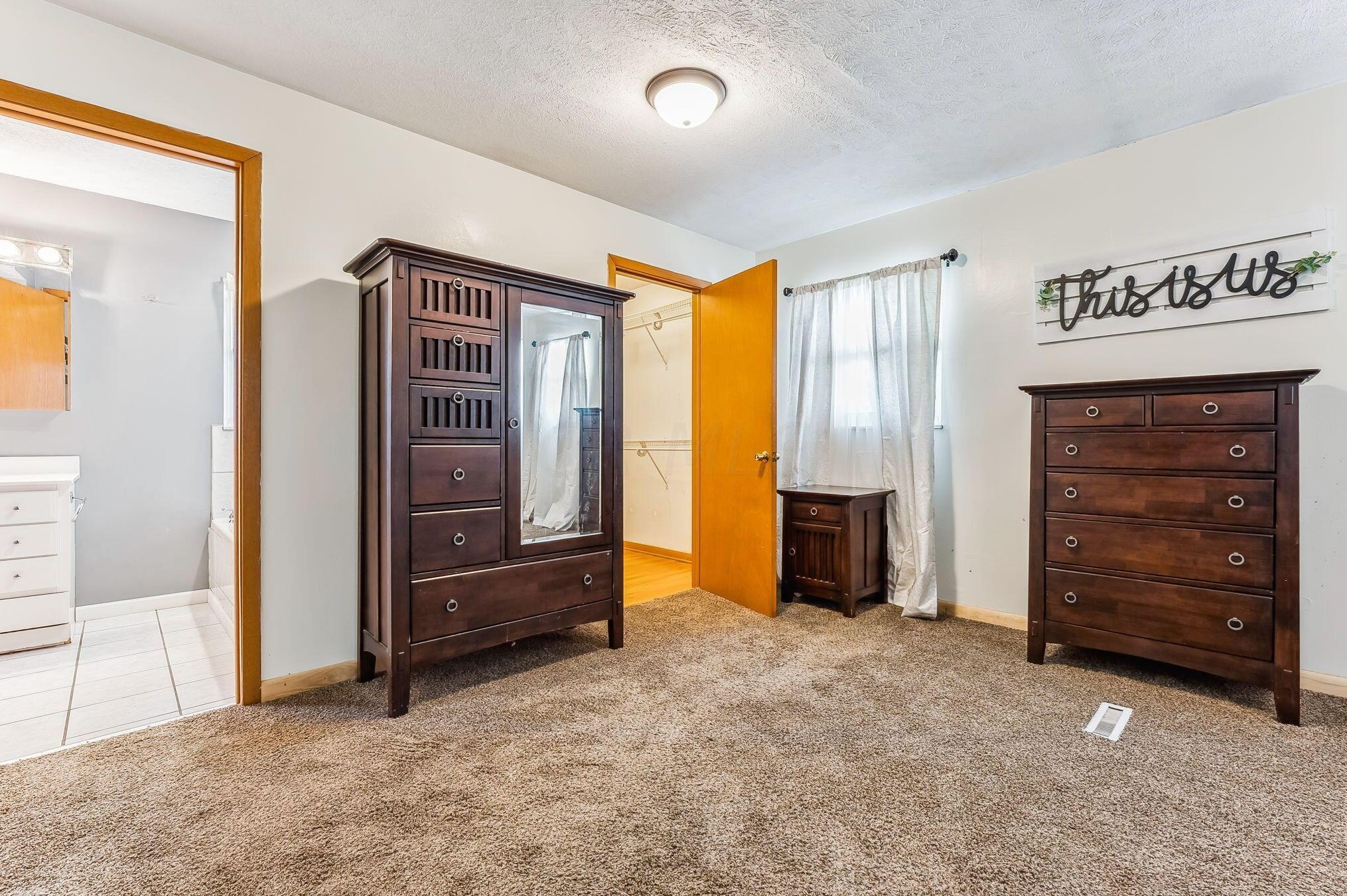 1329 Chesterton Ln, Columbus OH  43229-2619 exterior