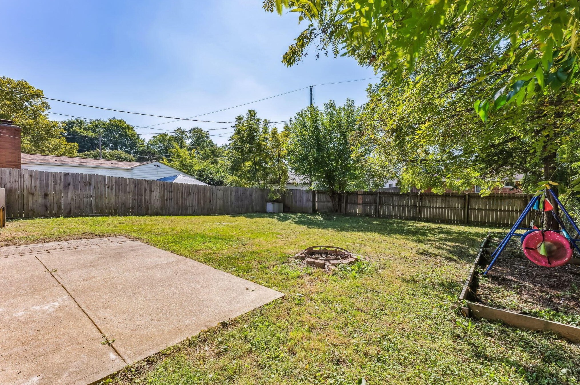 1329 Chesterton Ln, Columbus OH  43229-2619 exterior