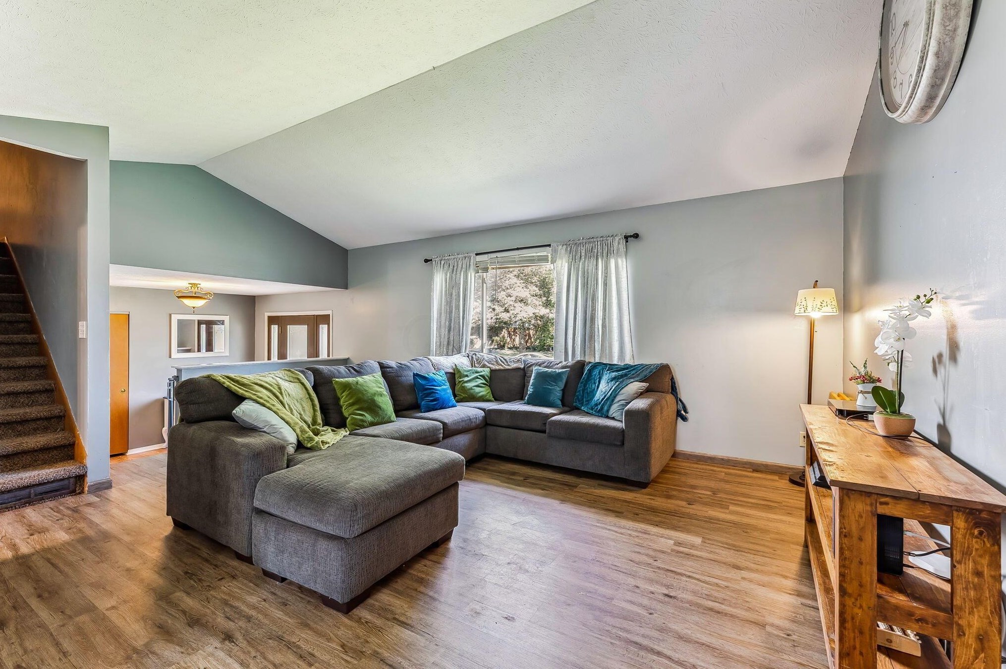 1329 Chesterton Ln, Columbus OH  43229-2619 exterior