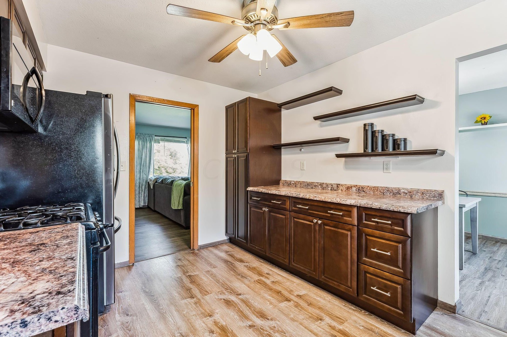 1329 Chesterton Ln, Columbus OH  43229-2619 exterior