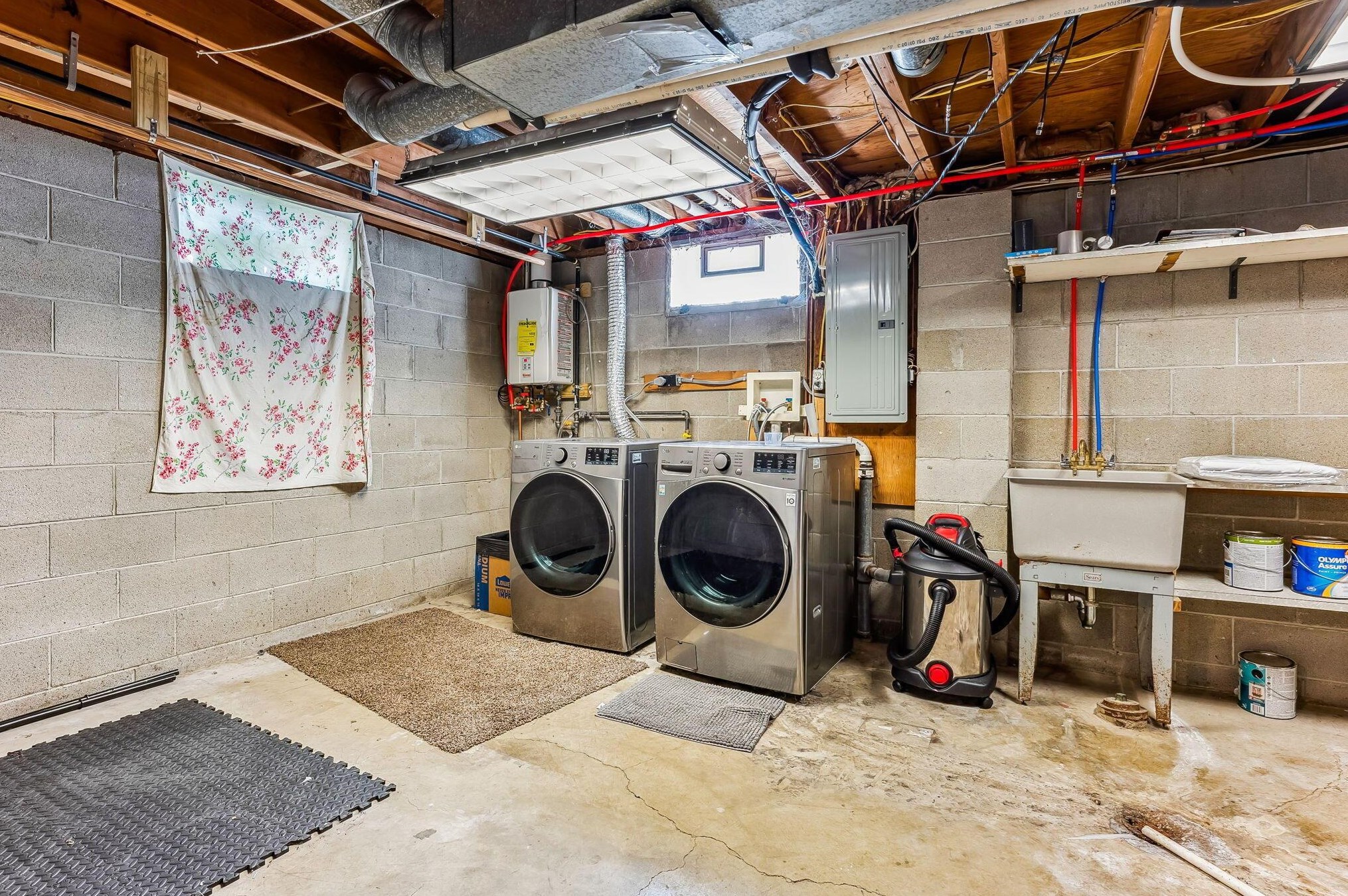 1329 Chesterton Ln, Columbus OH  43229-2619 exterior