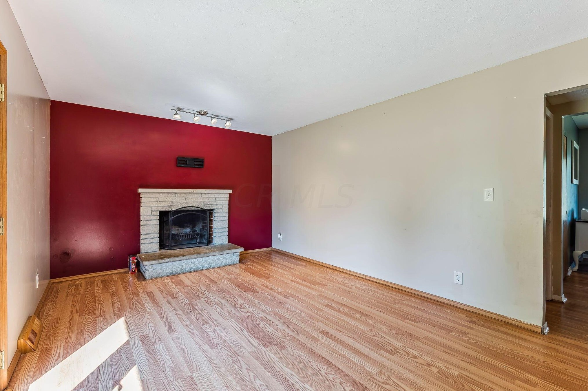 1329 Chesterton Ln, Columbus OH  43229-2619 exterior