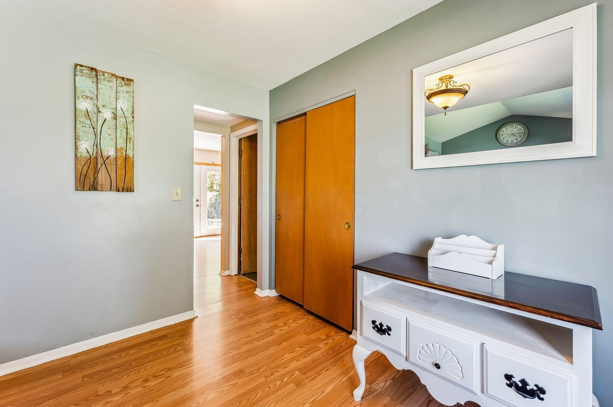 1329 Chesterton Ln, Columbus OH  43229-2619 exterior