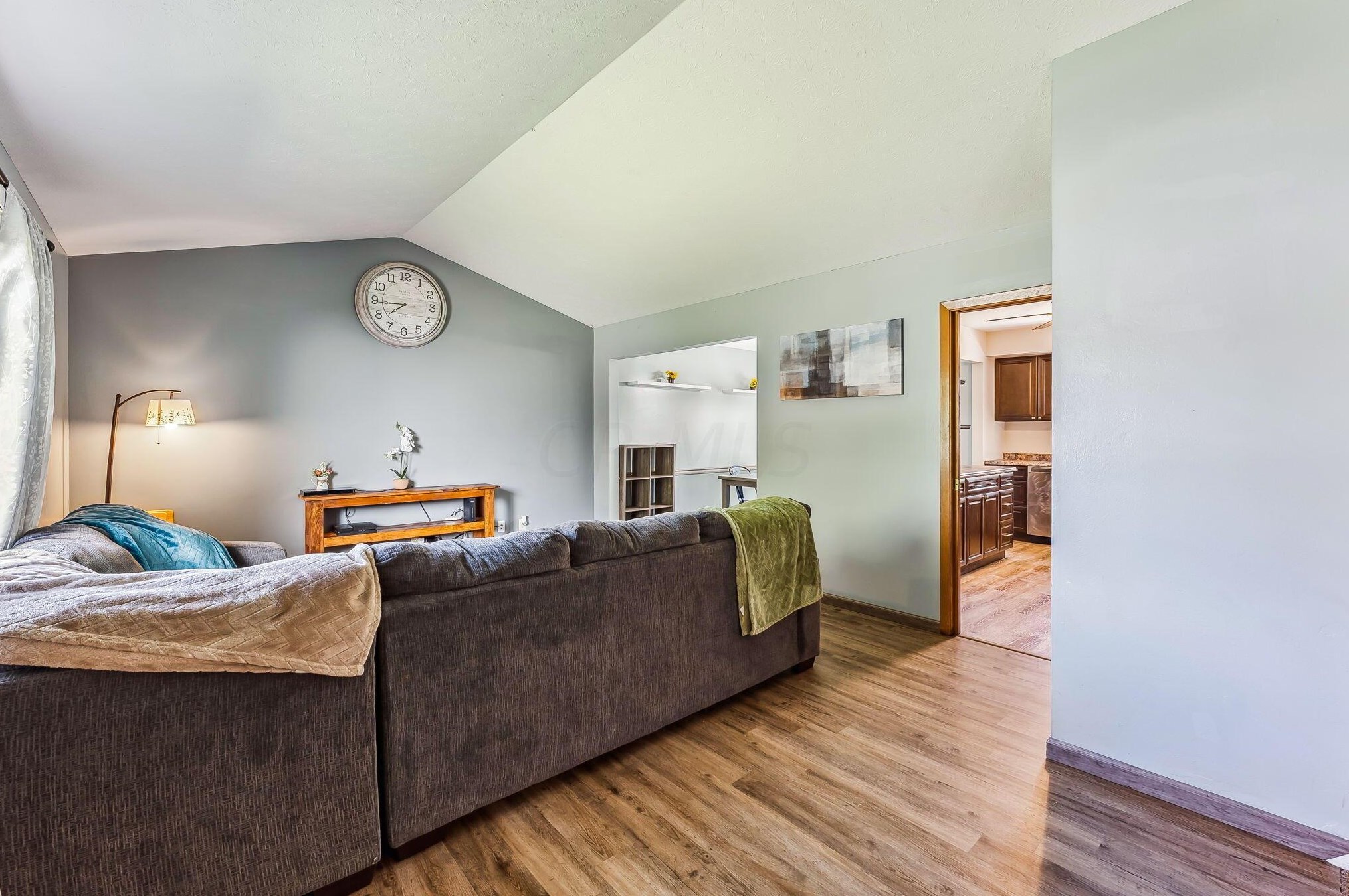 1329 Chesterton Ln, Columbus OH  43229-2619 exterior