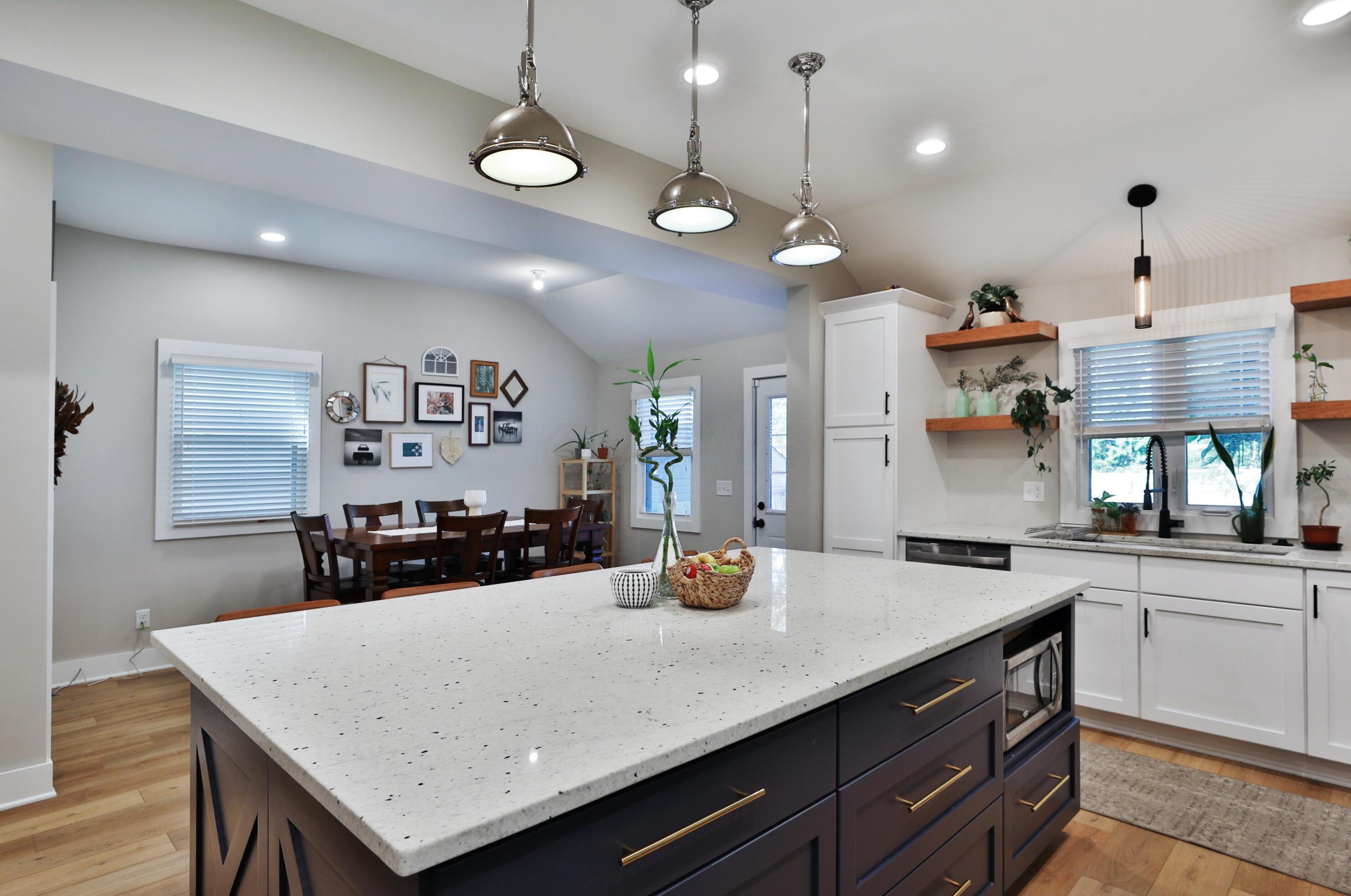 119 Champion Ave, Columbus OH 43203-1559 exterior