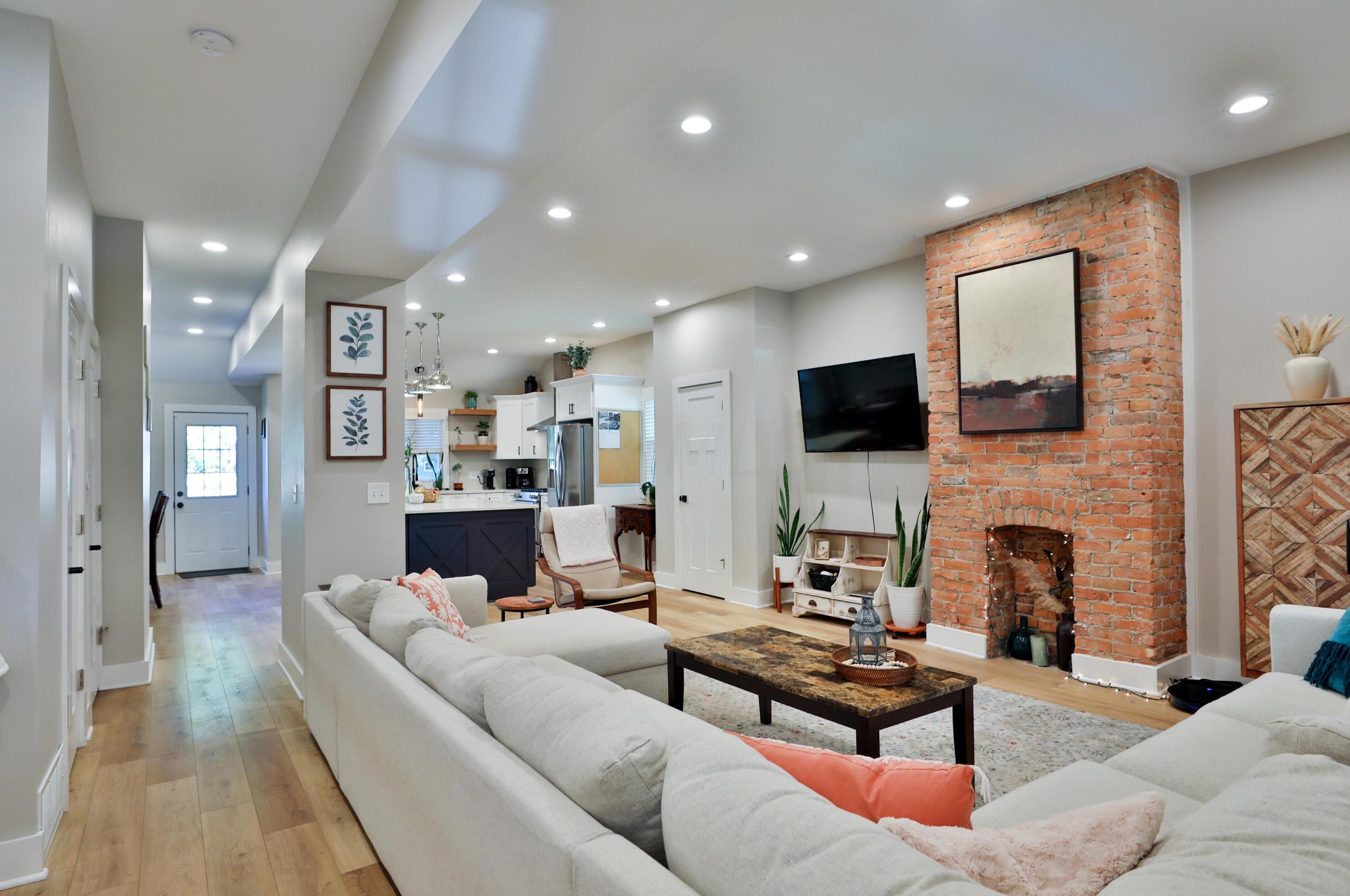 119 Champion Ave, Columbus OH 43203-1559 exterior