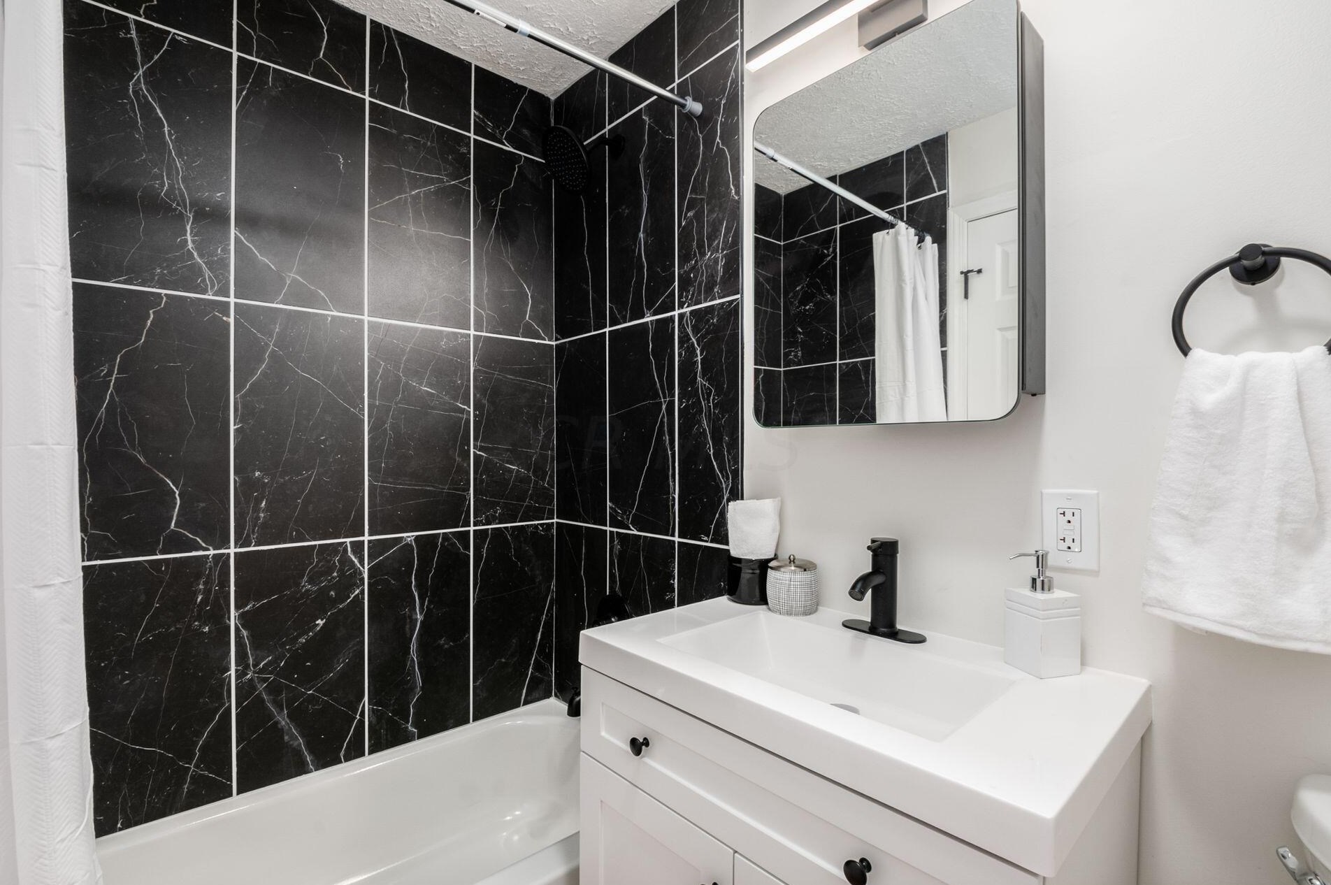 3889 Frazier Rd, Columbus OH 43207-4132 exterior