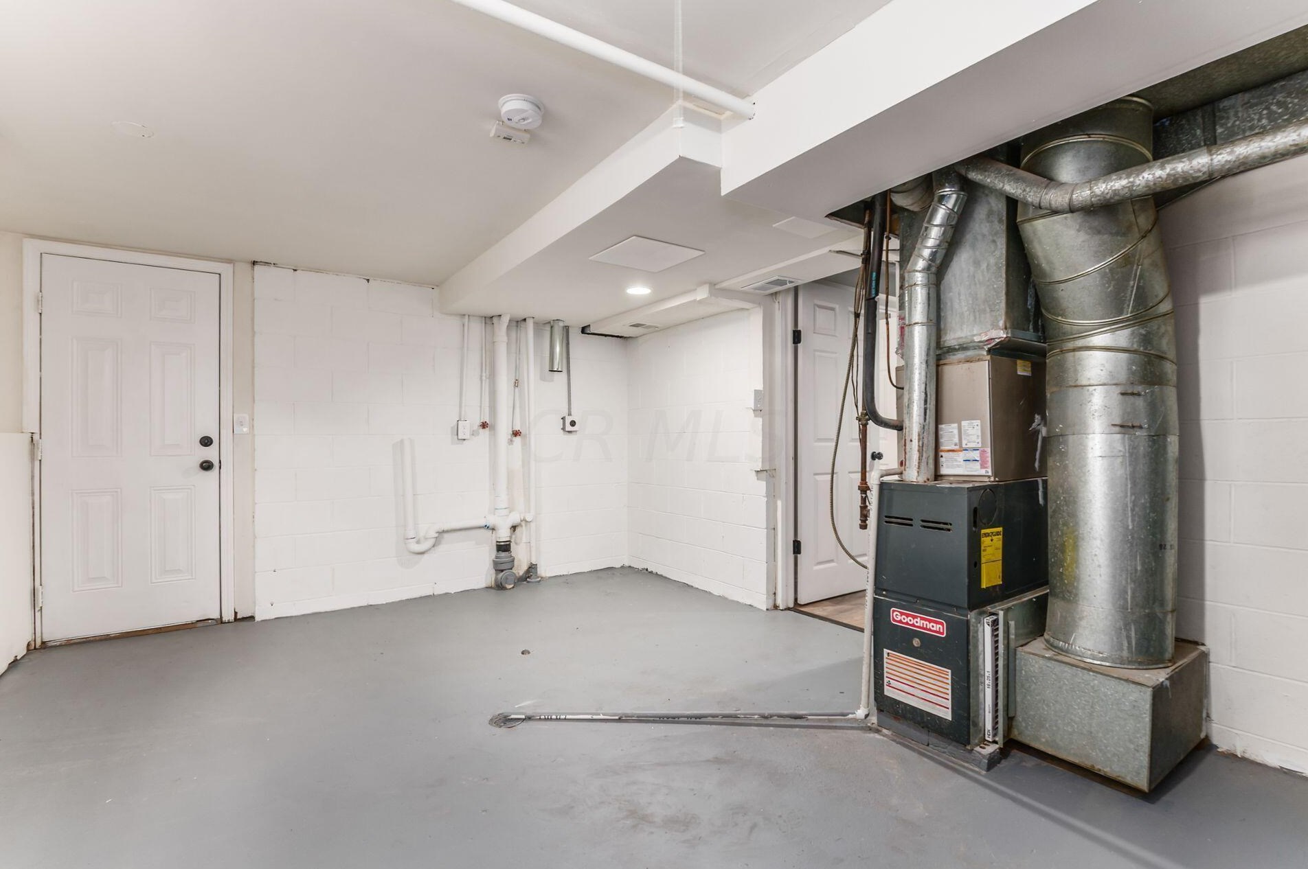 3889 Frazier Rd, Columbus OH 43207-4132 exterior