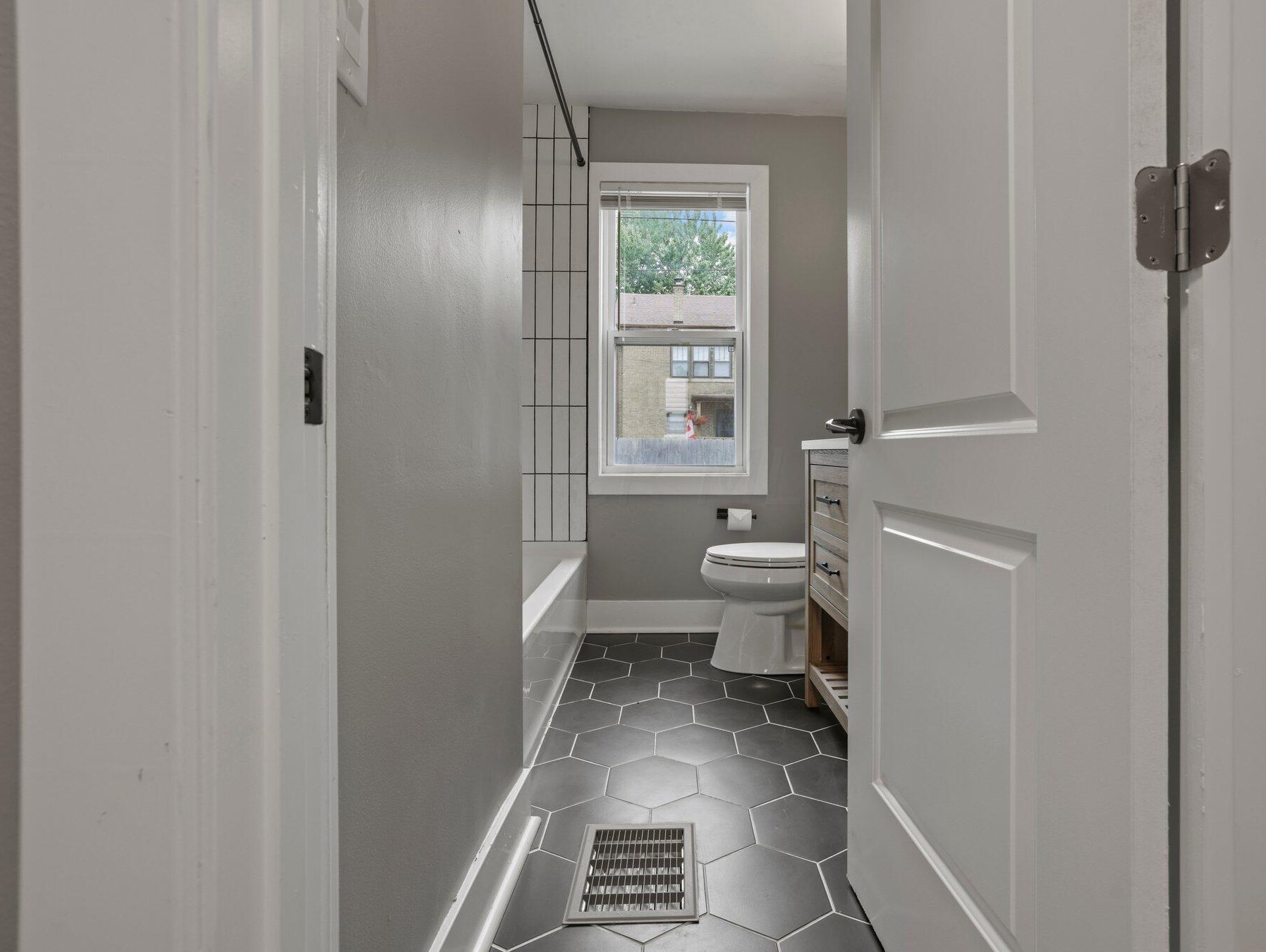 1068 Deshler Ave, Columbus OH  43206-2655 exterior