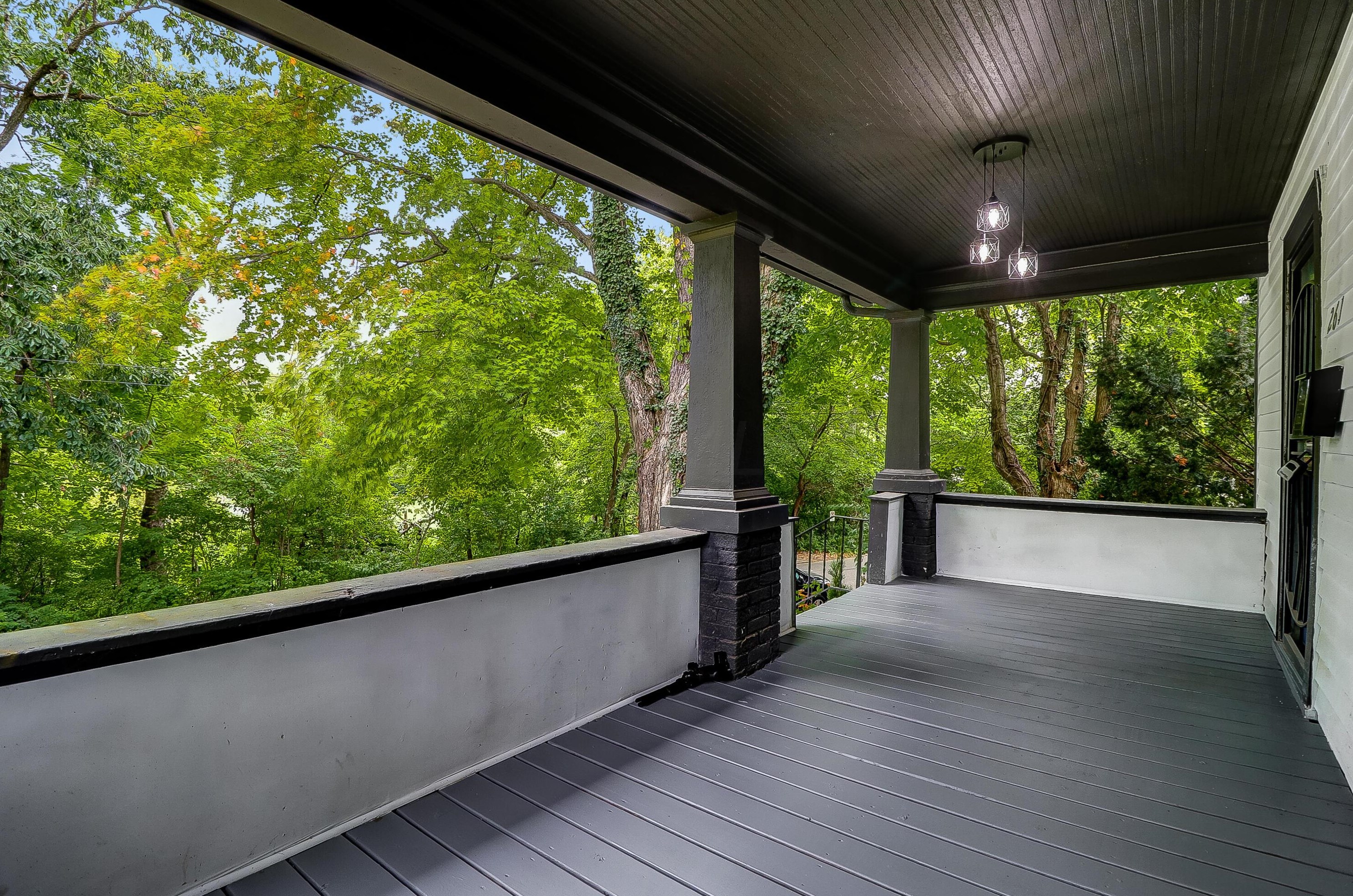 261 Eldon Ave, Columbus OH 43204-3702 exterior