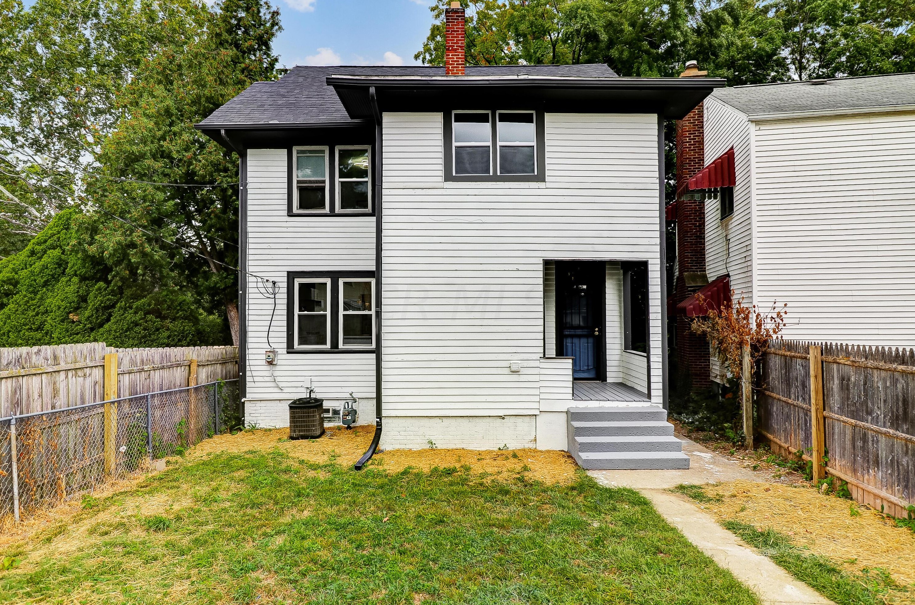 261 Eldon Ave, Columbus OH 43204-3702 exterior