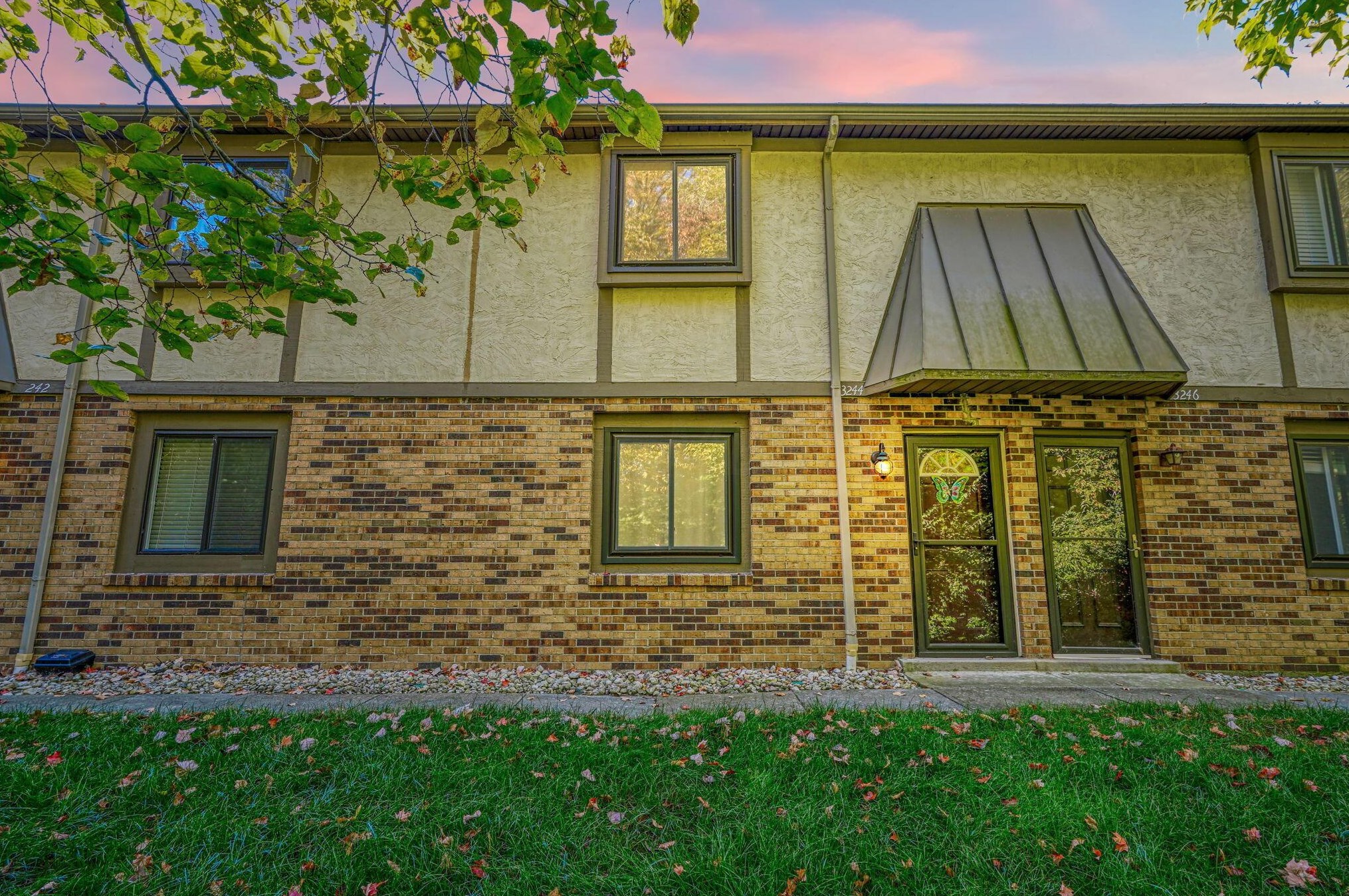 3244 Summertime Ct, Columbus OH  43221-4637 exterior