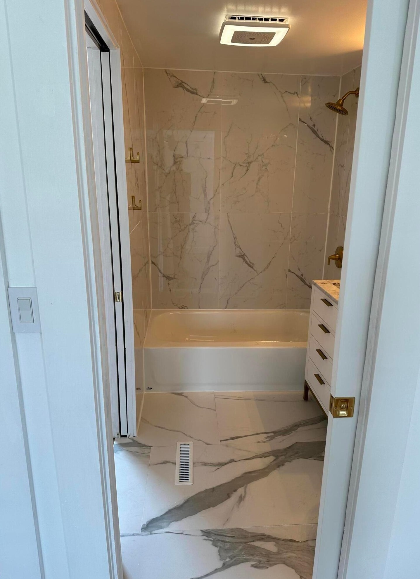 2871 Findley Ave, Columbus OH  43202-2319 exterior