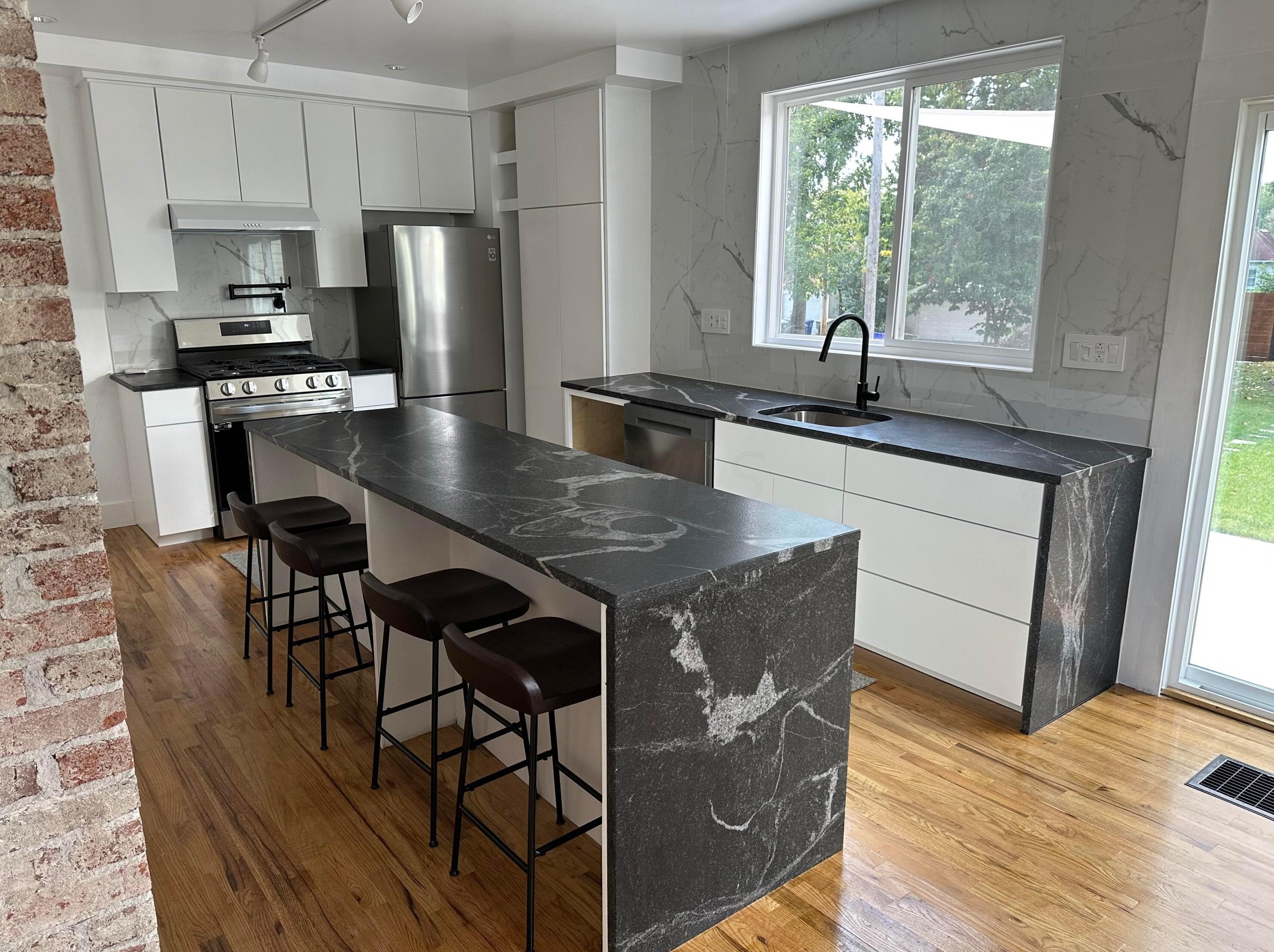 2871 Findley Ave, Columbus OH  43202-2319 exterior