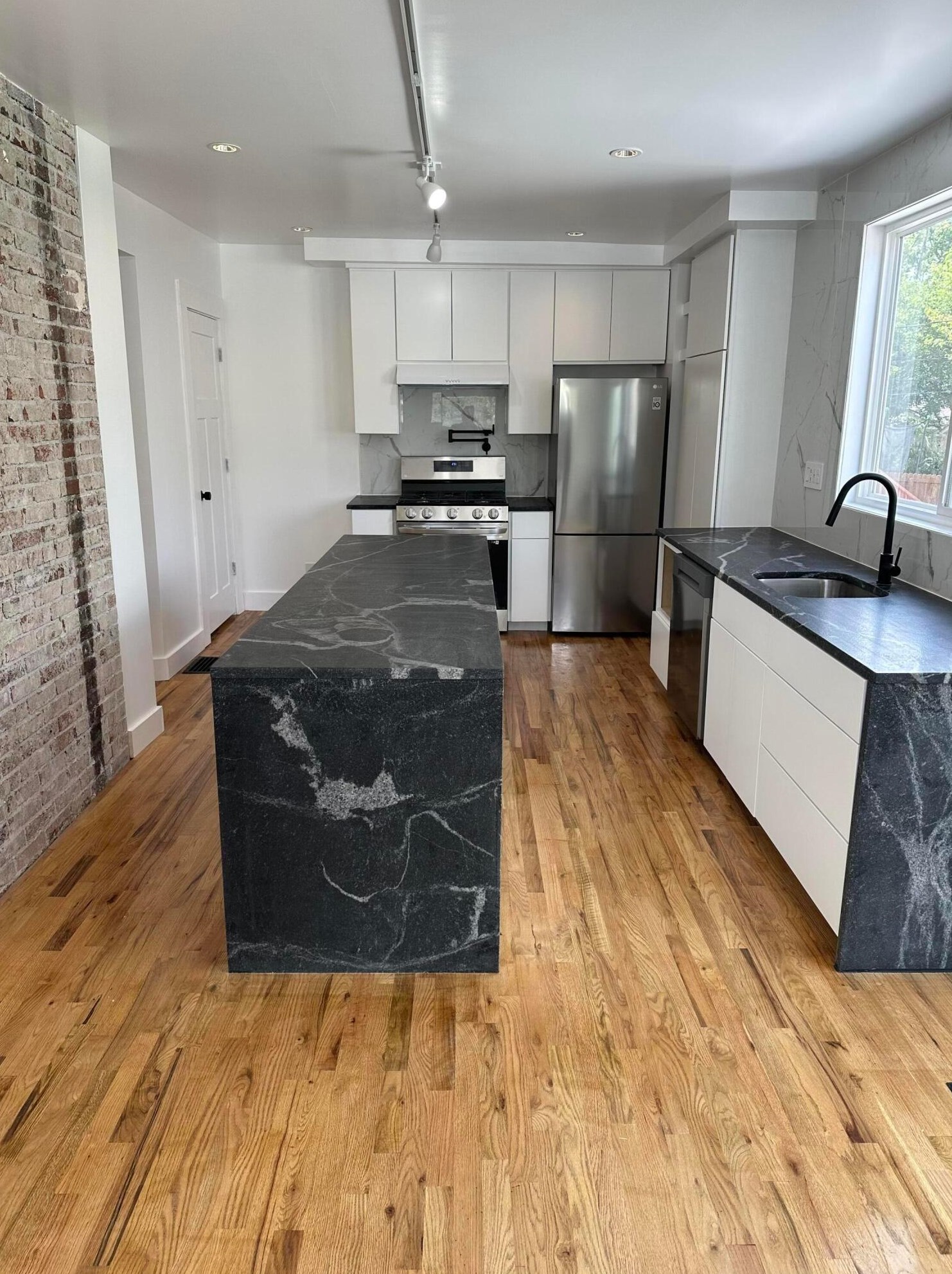 2871 Findley Ave, Columbus OH  43202-2319 exterior