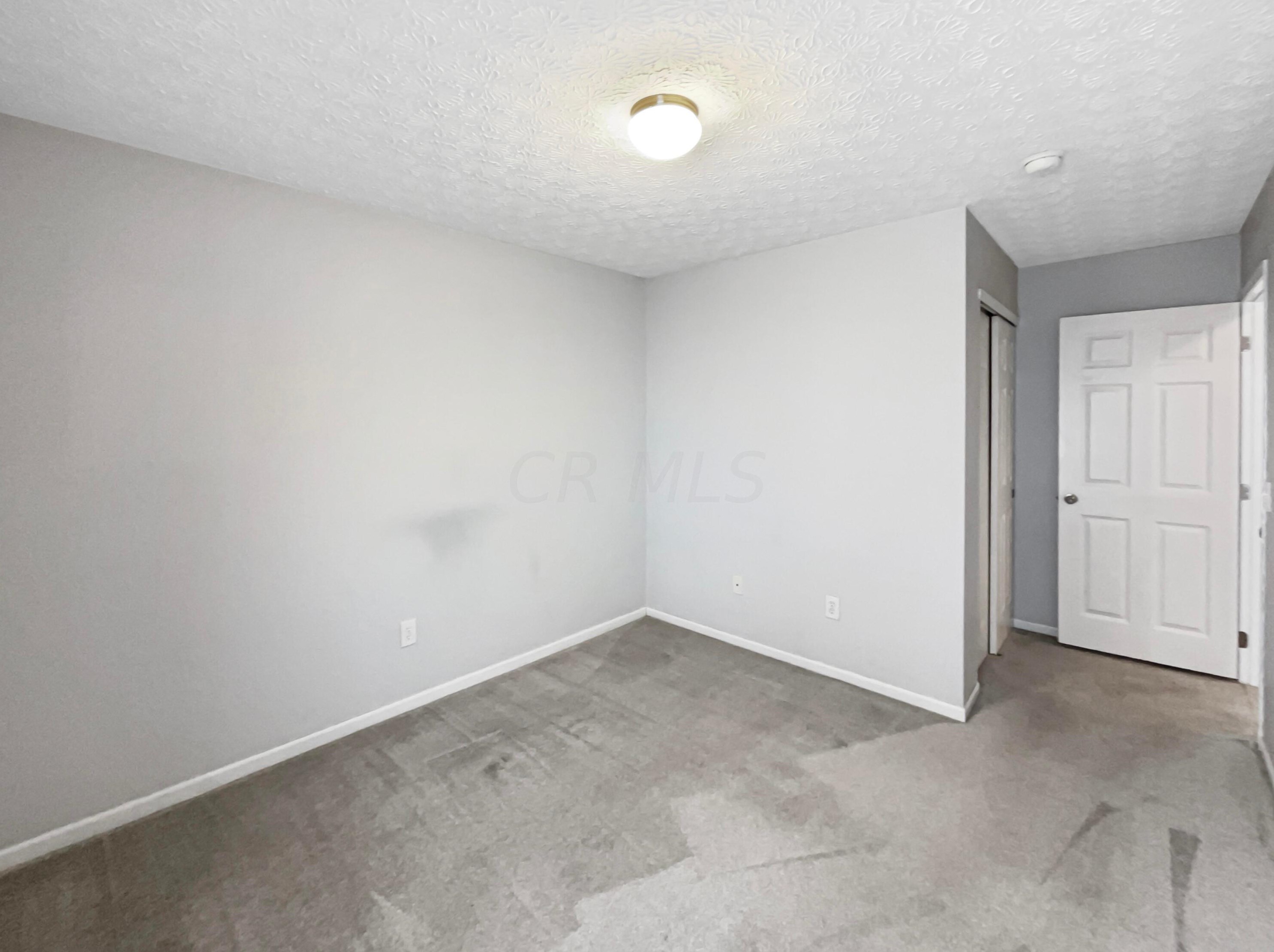 9296 Polaris Green Dr, Columbus OH 43240-2185 exterior