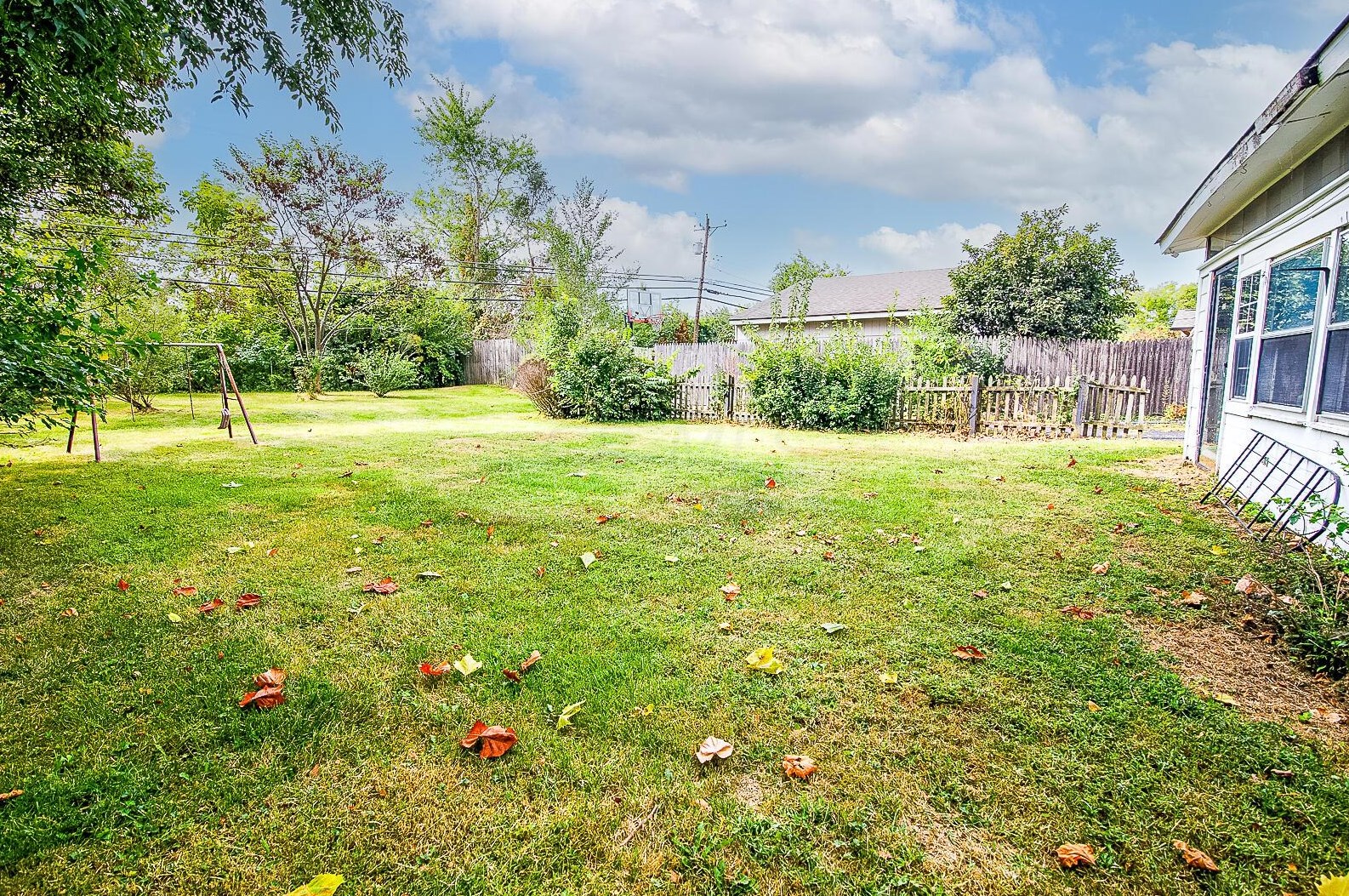 5393 Fullerton Dr, Columbus OH 43232-6218 exterior