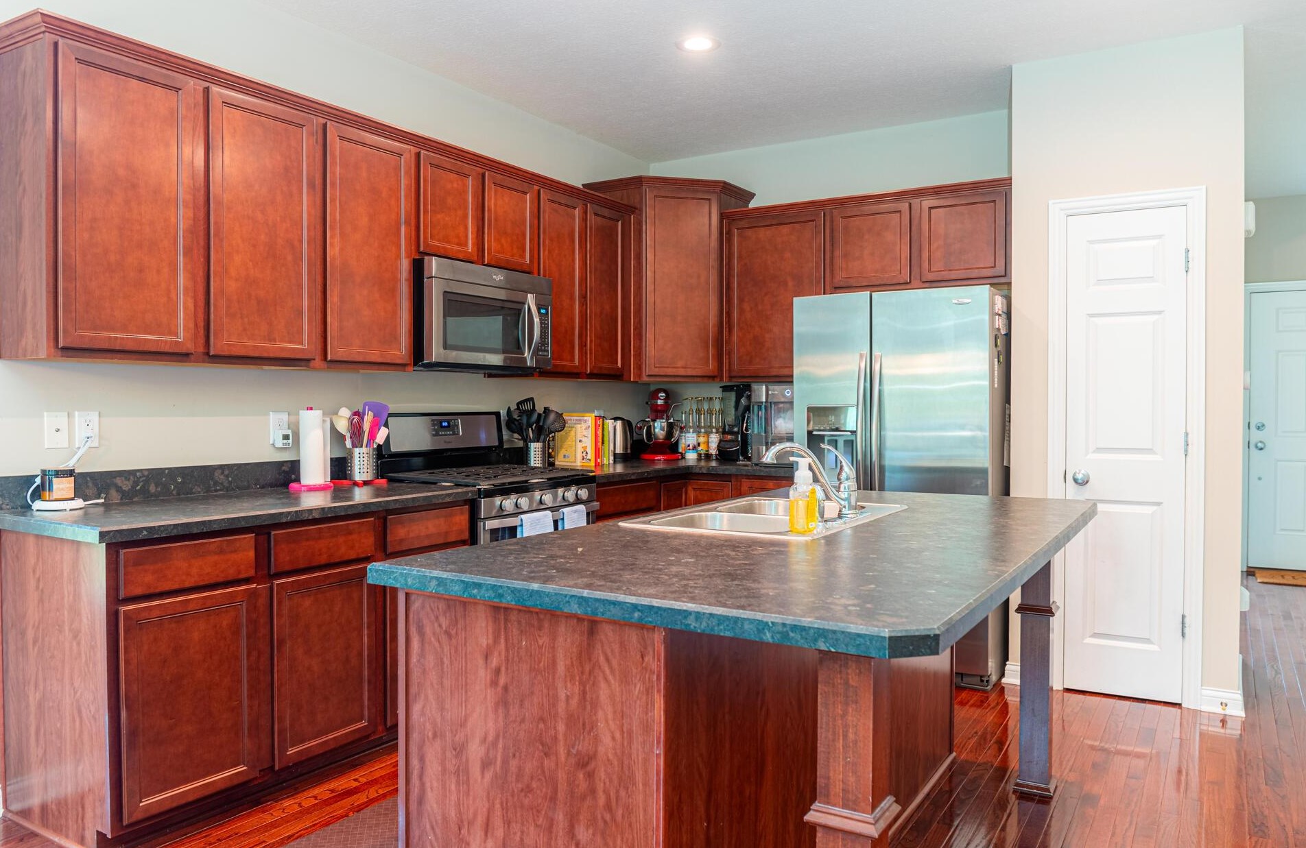 6246 Stockton Trl Way, Columbus OH 43213-4448 exterior