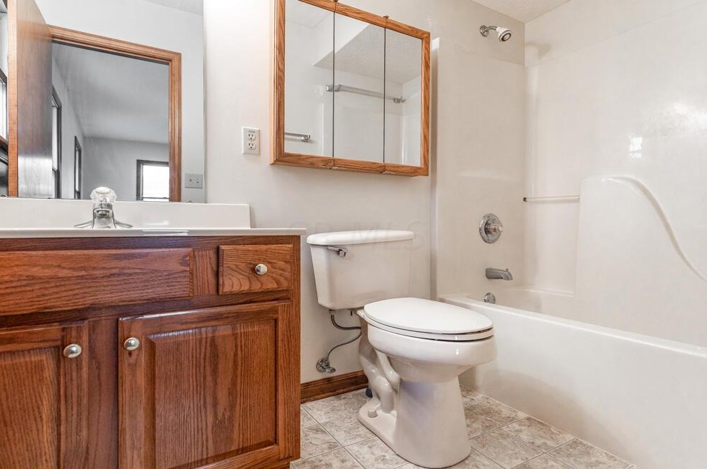 2251 Carper St, Lancaster OH 43130-1285 exterior