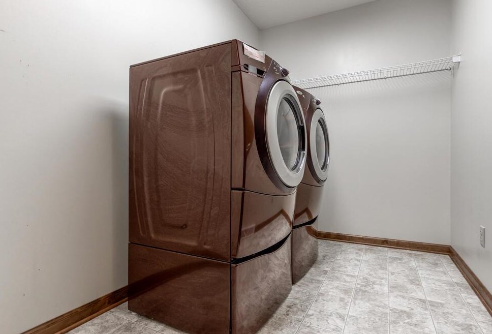 2251 Carper St, Lancaster OH 43130-1285 exterior