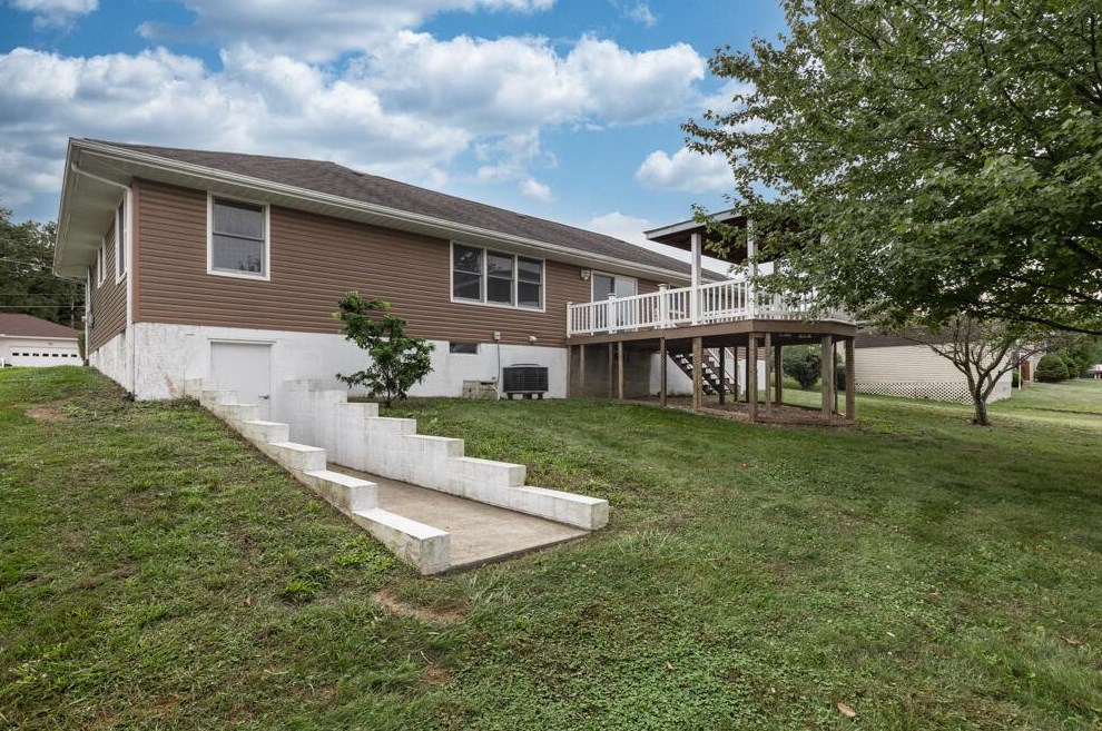 2251 Carper St, Lancaster OH 43130-1285 exterior