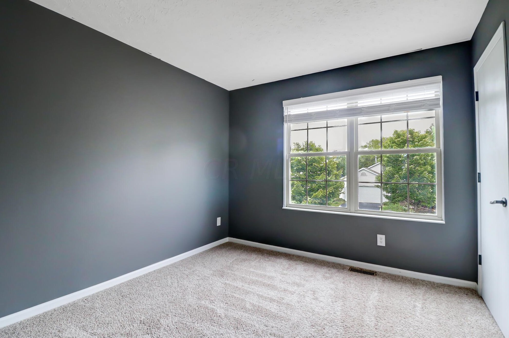 3191 Berkley Pointe Dr, Columbus OH 43230-4880 exterior