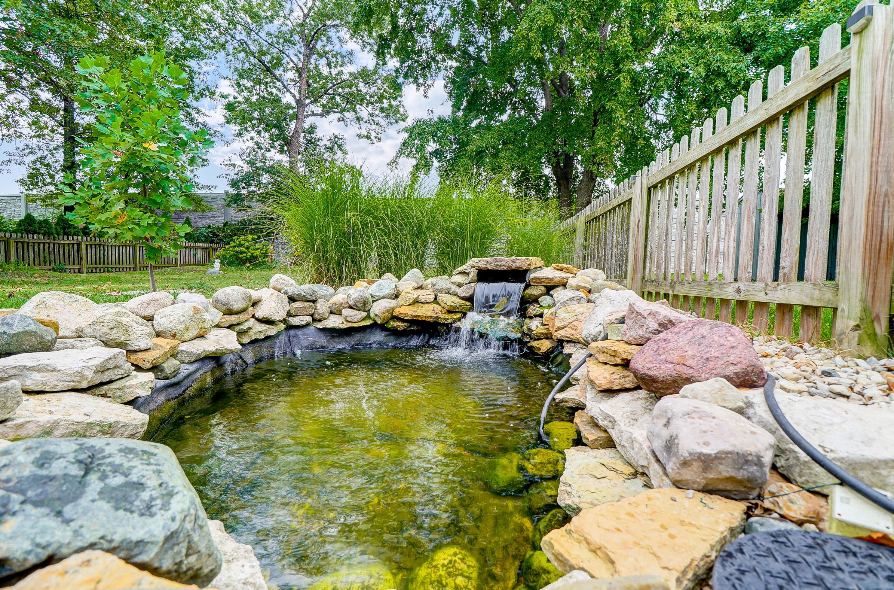 3191 Berkley Pointe Dr, Columbus OH 43230-4880 exterior